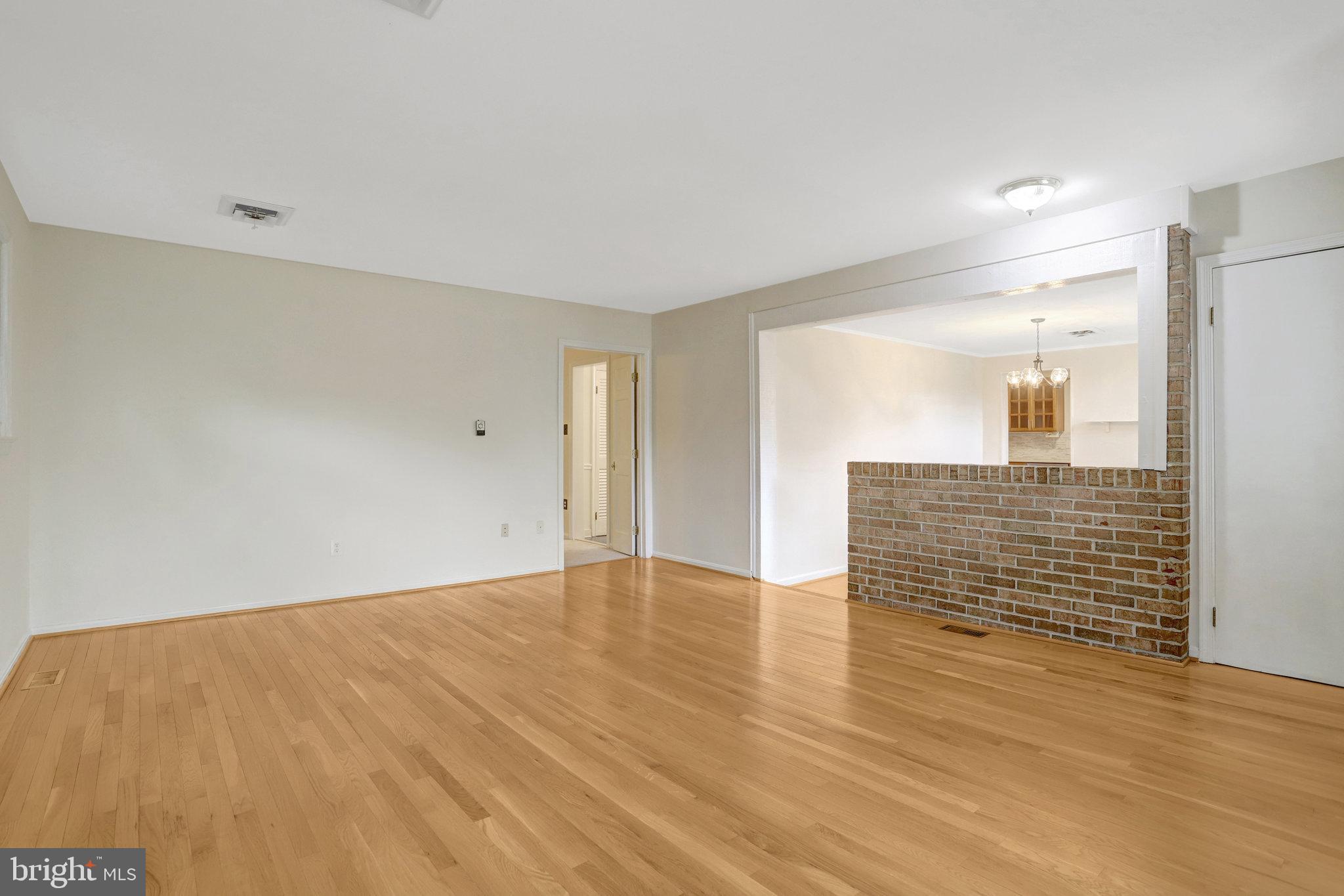 HOLMES RUN HEIGHTS - Residential