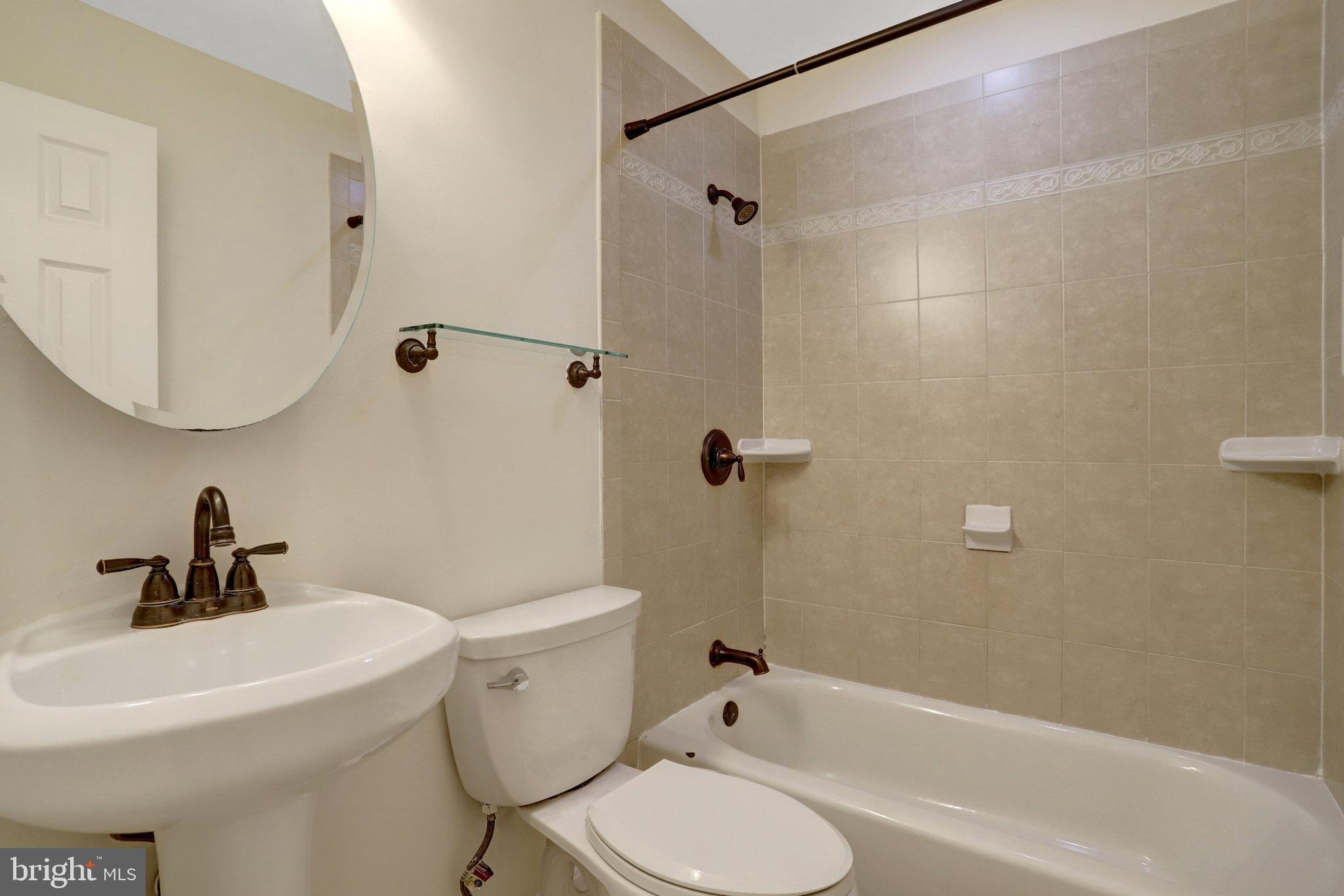 HOLMES RUN HEIGHTS - Residential