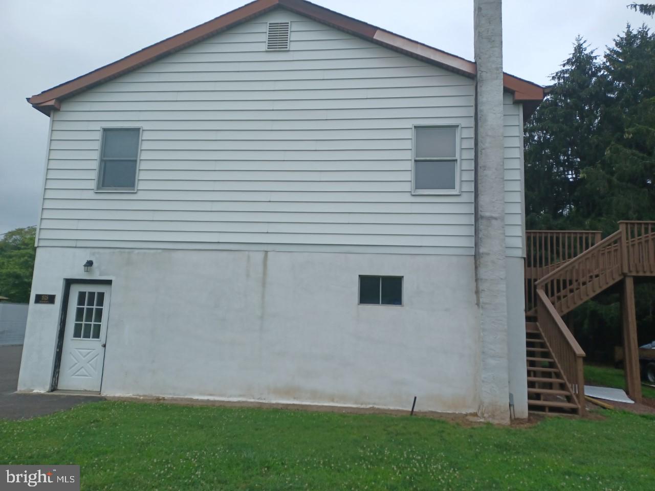 1525 YARDLEY NEWTOWN ROAD APT. 1 (REAR)