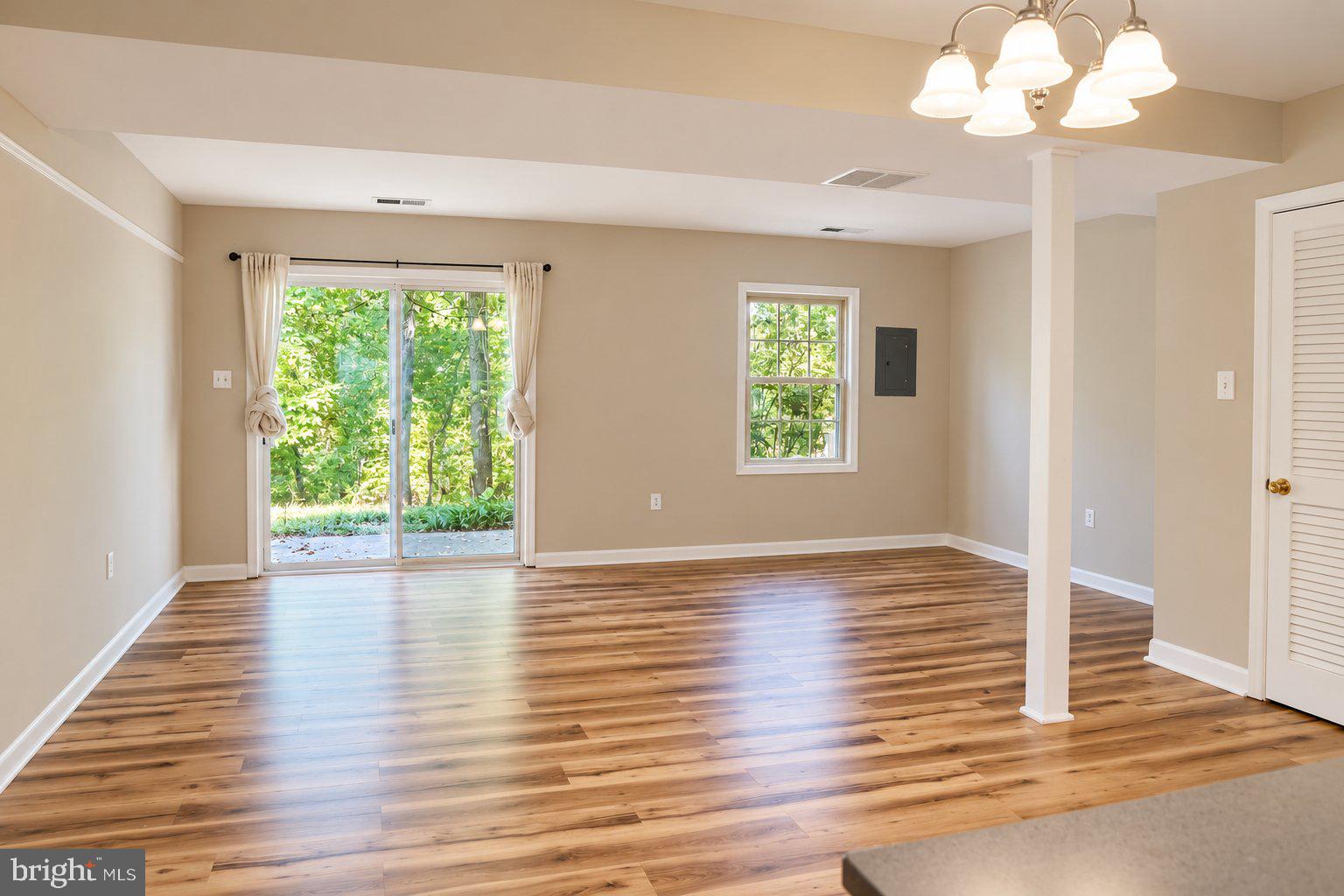 434 GREENBRIER COURT