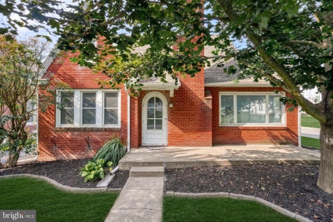 Townhouse For Sale - 825 Main Street<br/> Juniata County, MC ALISTERVILLE, PA 17049