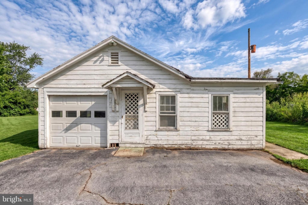 Photo of 825 Main Street, MC ALISTERVILLE, PA 17049 (MLS # PAJT2012914)