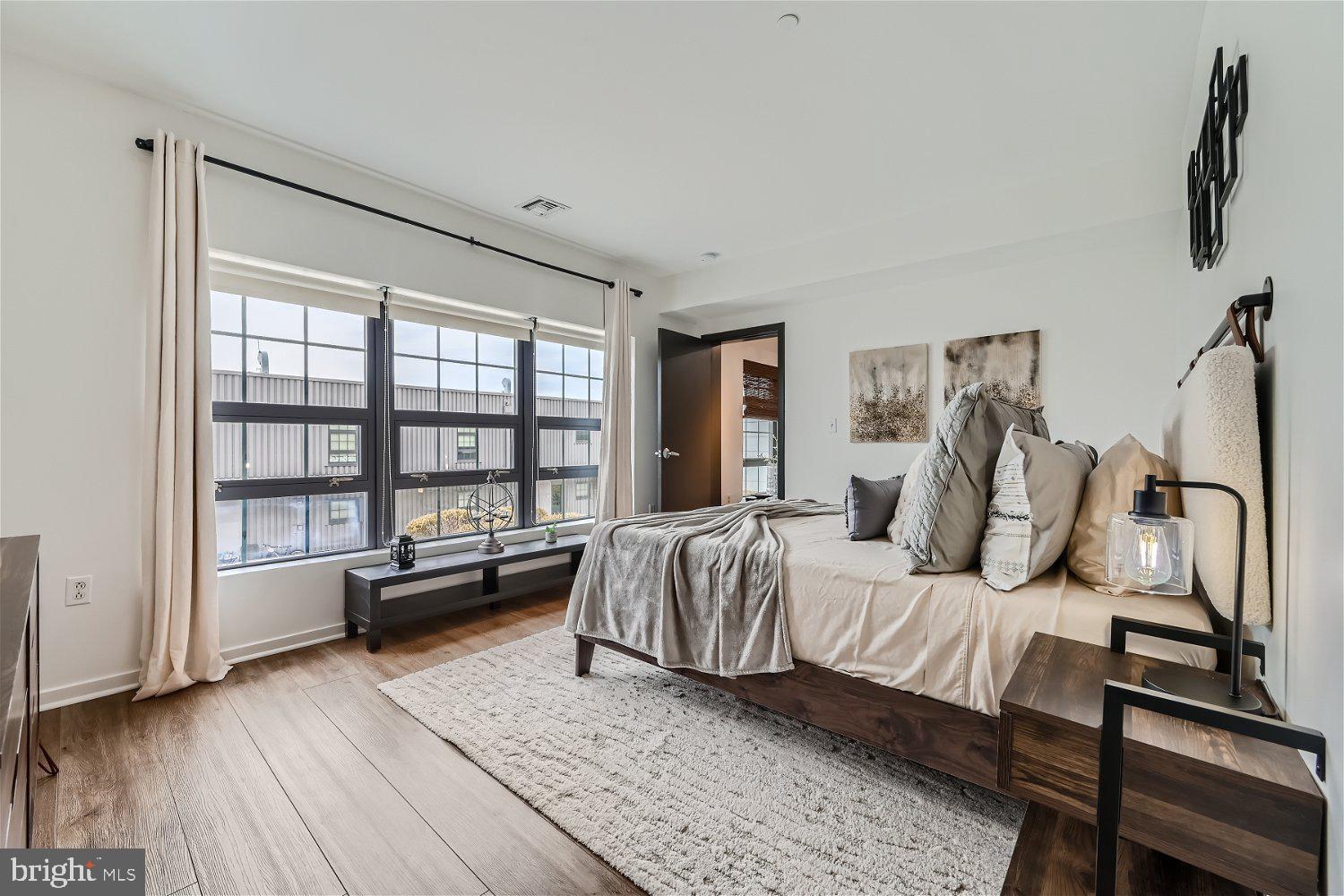 LOCUST POINT - Residential