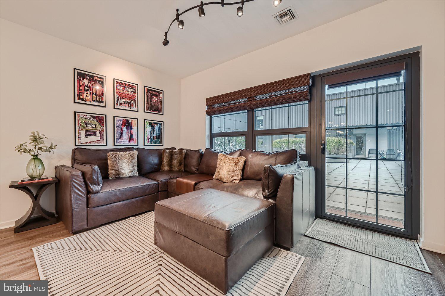 LOCUST POINT - Residential