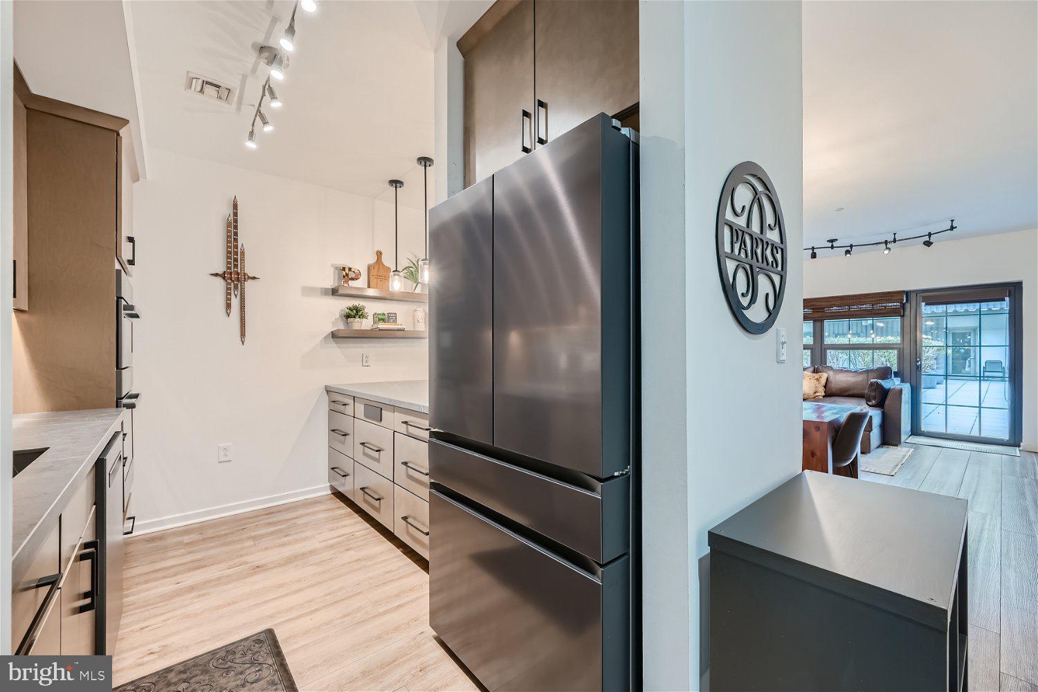 LOCUST POINT - Residential