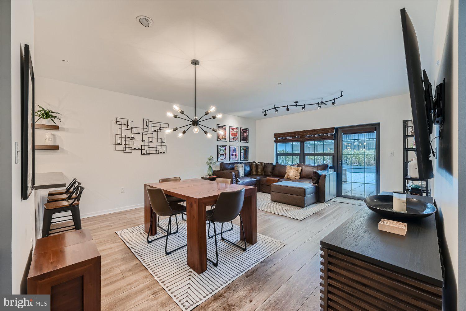 LOCUST POINT - Residential