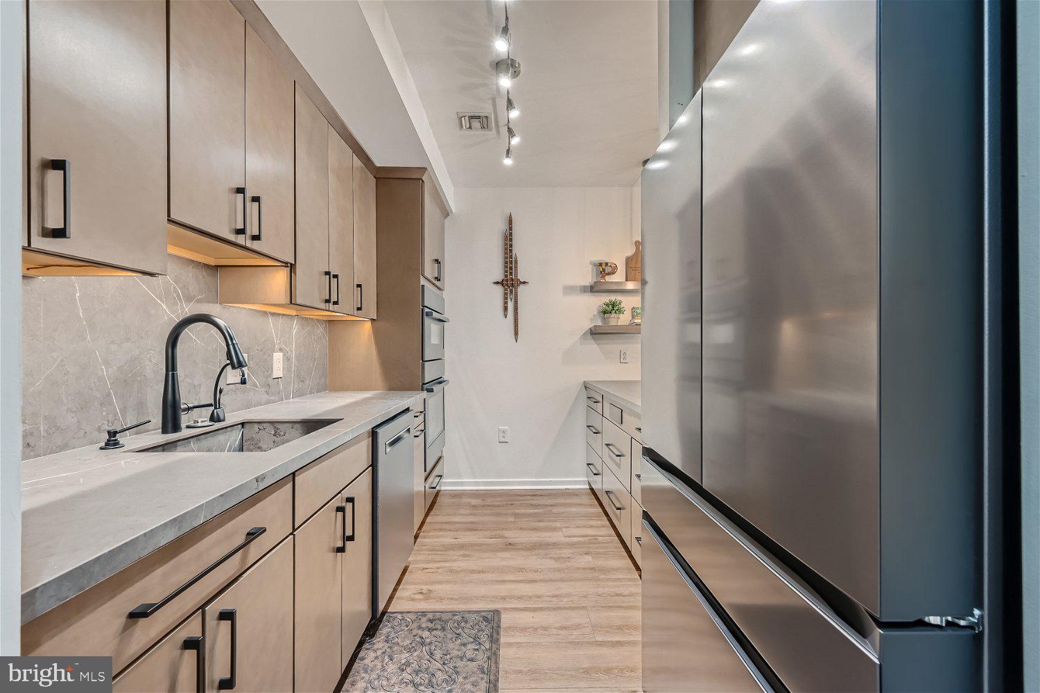 LOCUST POINT - Residential