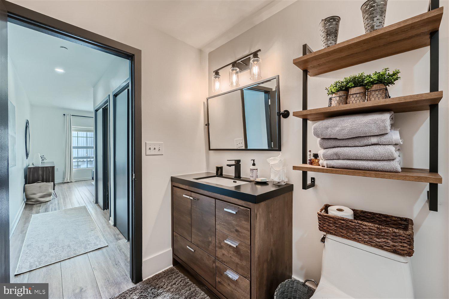 LOCUST POINT - Residential