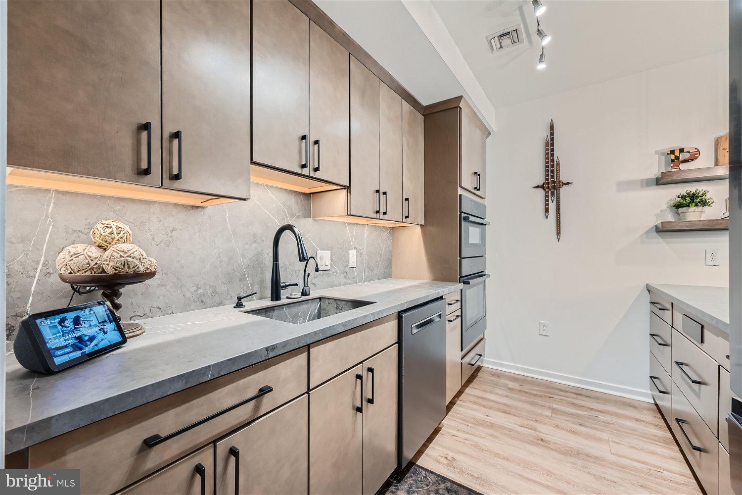 LOCUST POINT - Residential