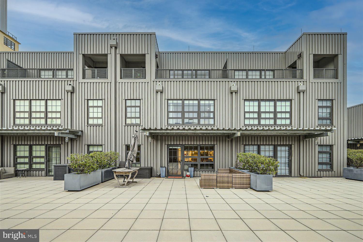 LOCUST POINT - Residential