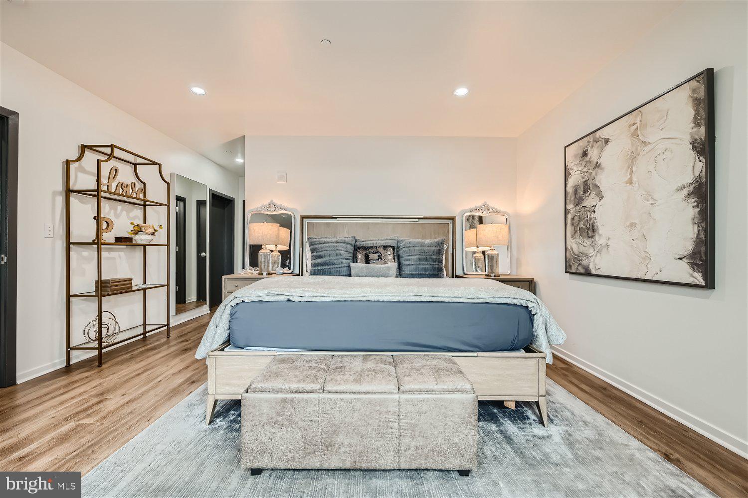 LOCUST POINT - Residential