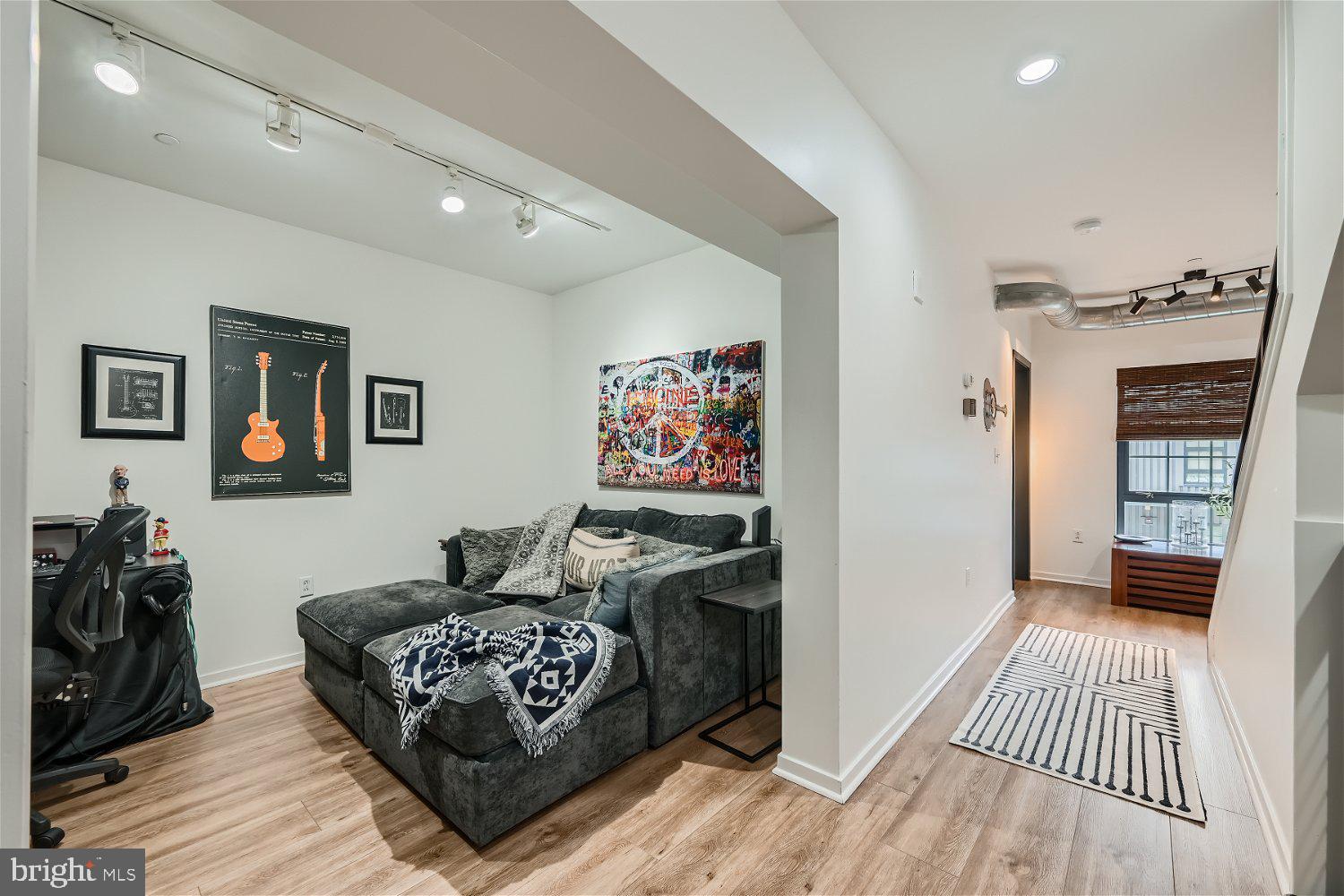 LOCUST POINT - Residential