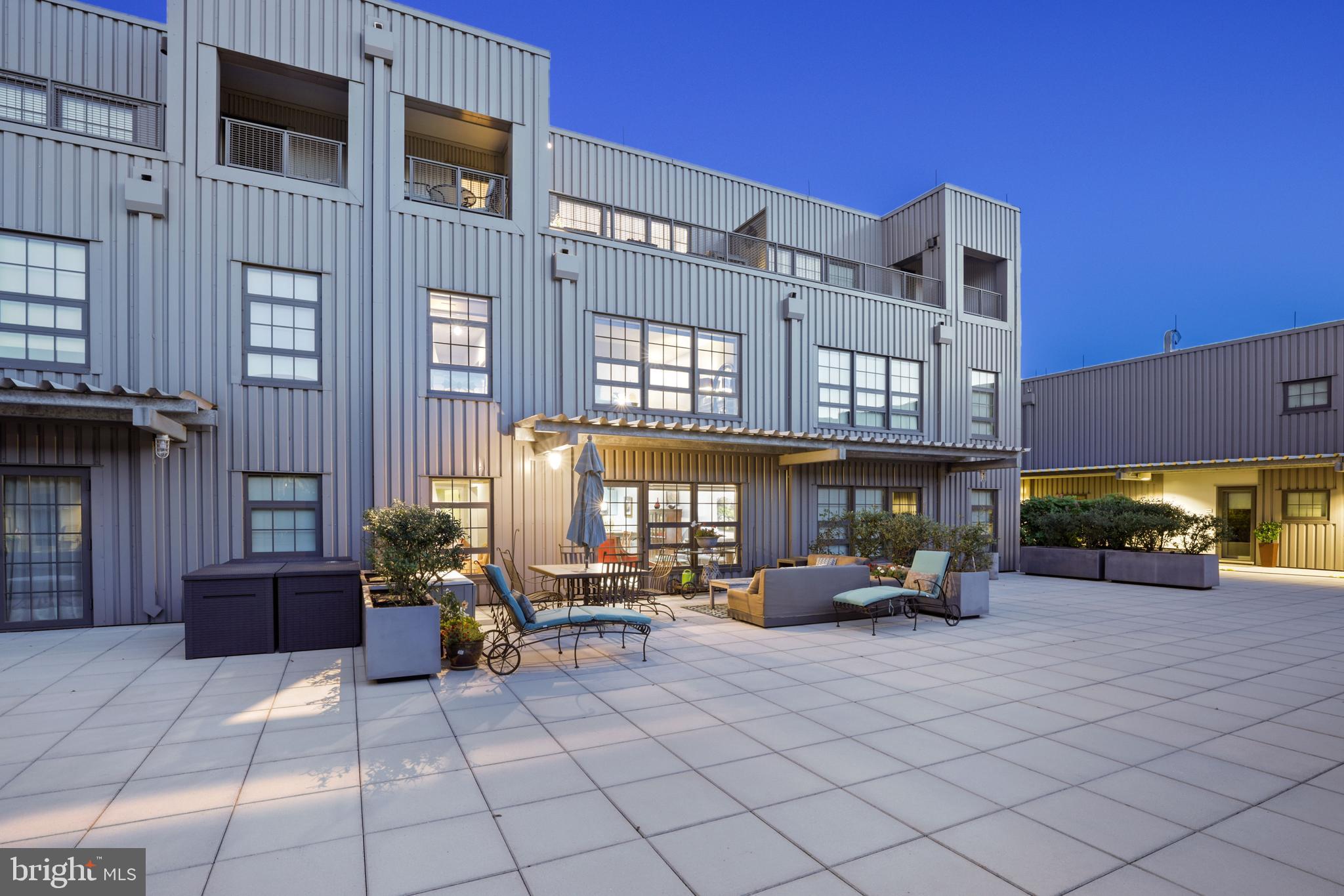 LOCUST POINT - Residential