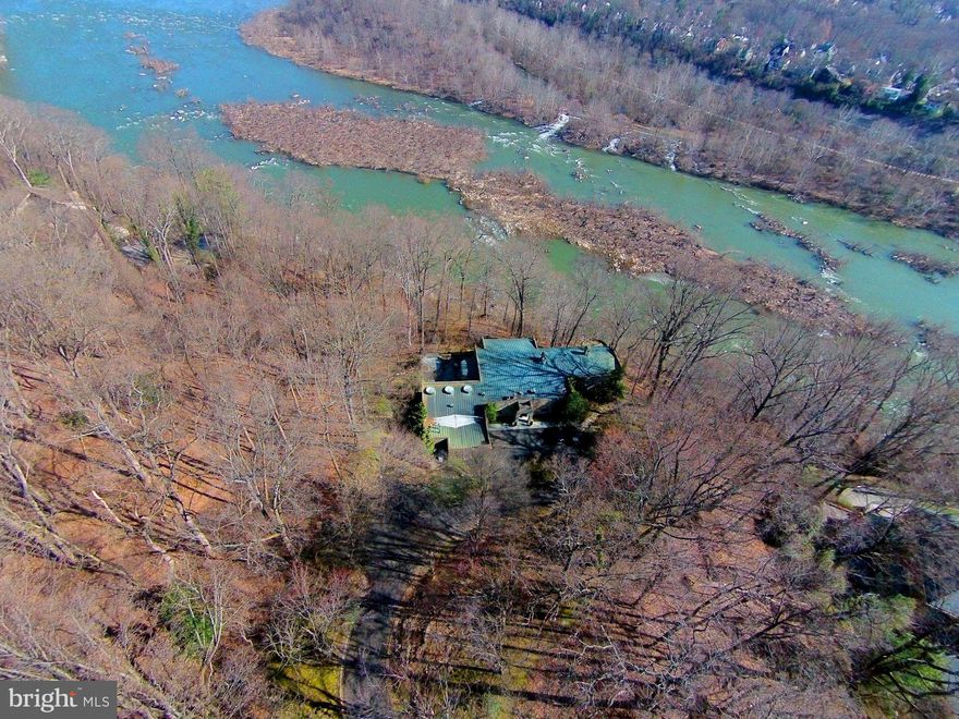 BEST VIEWS & LOT ON THE GOLD COAST! 5.4 ACRES w/ 375+FEET of Potomac RIVER FRONTAGE w/ stunning vistas up & down the river. Mediterranean style Villa home conveys w/ grand entertaining spaces outfitted w/ natural plaster interior, Pelion stone floors from Greece, jaw dropping vantage points of the Potomac for all seasons throughout. Move in or build your own riverfront dreamhome!