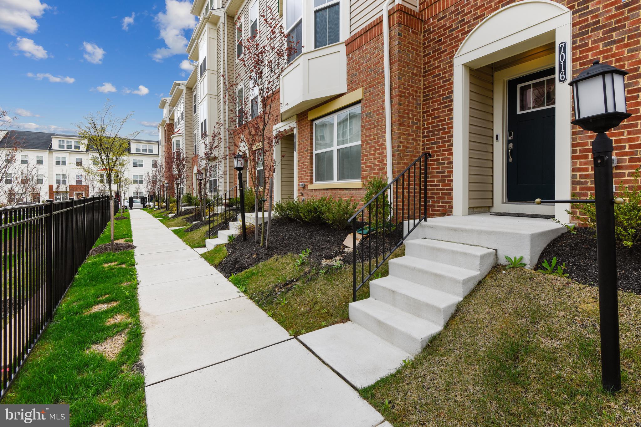 OXFORD SQUARE - Residential