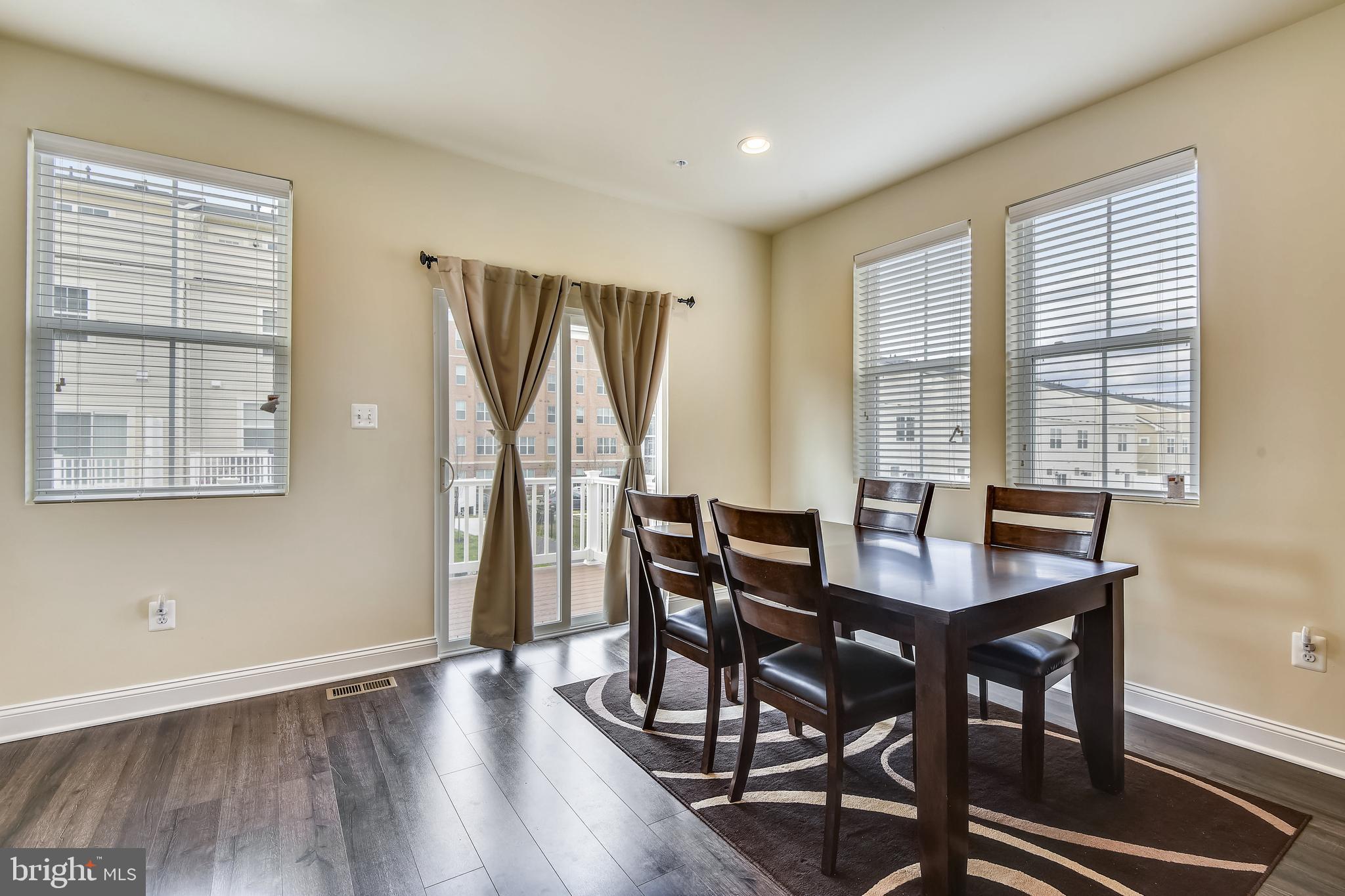 OXFORD SQUARE - Residential