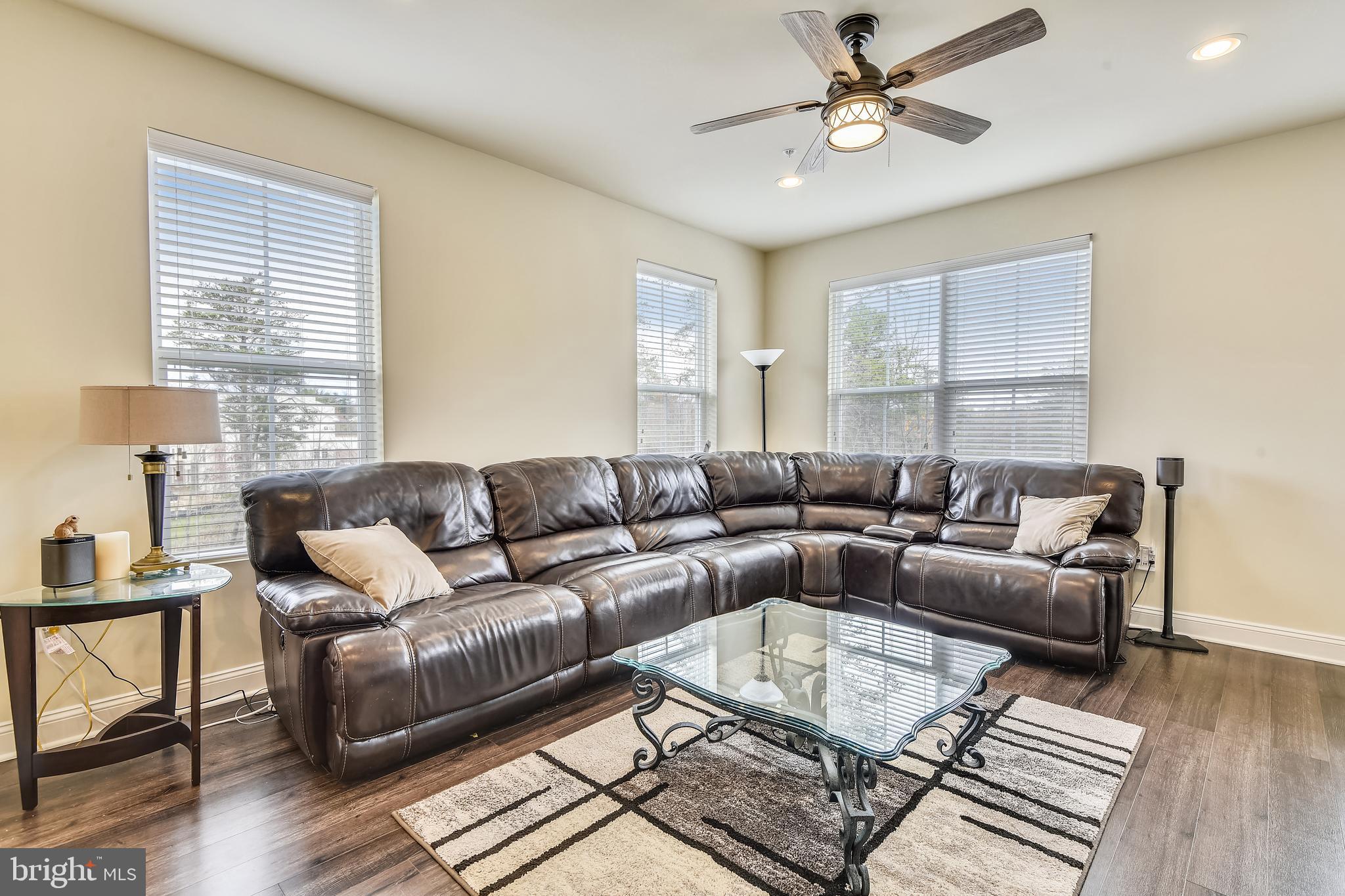 OXFORD SQUARE - Residential