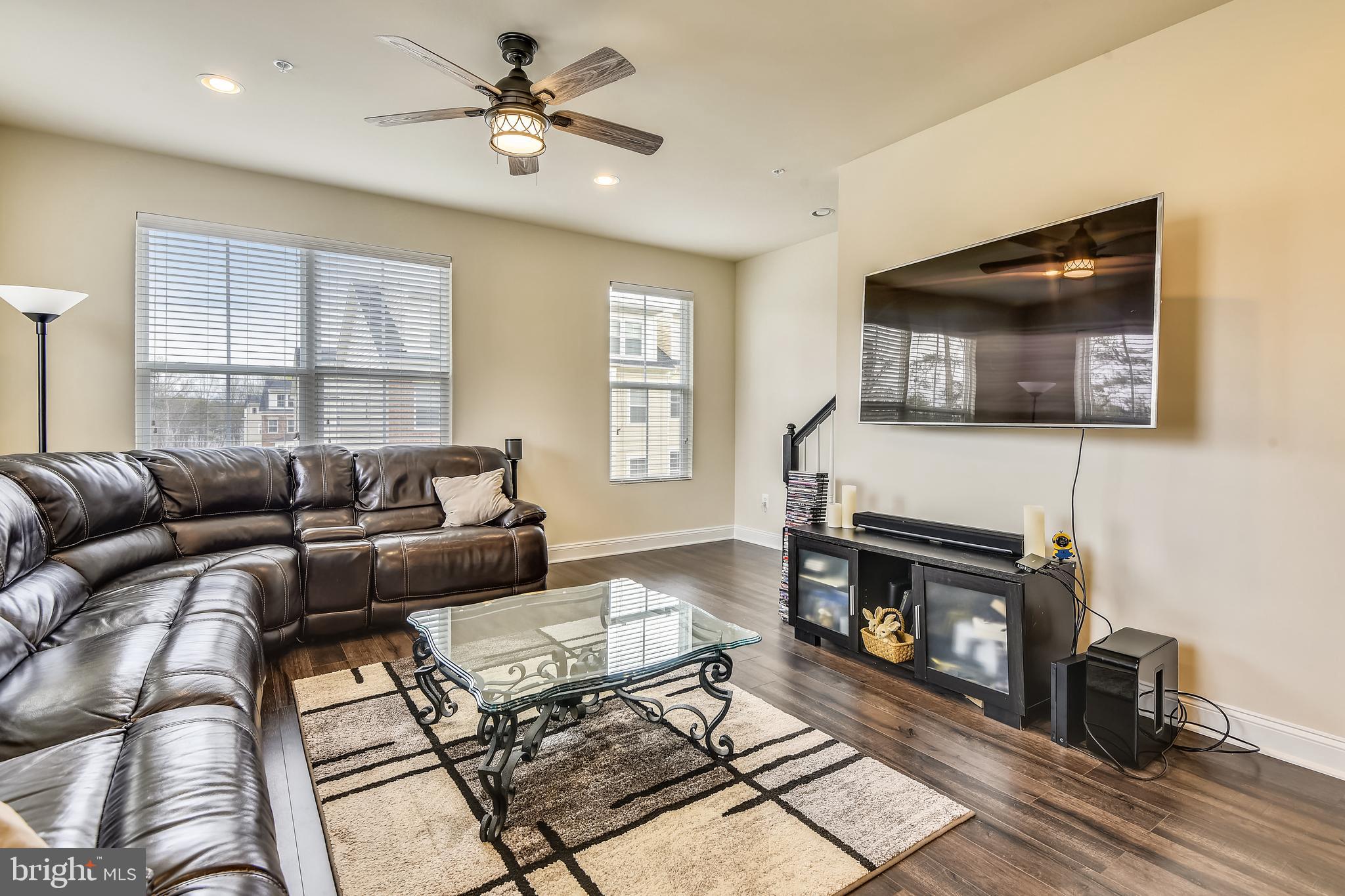 OXFORD SQUARE - Residential