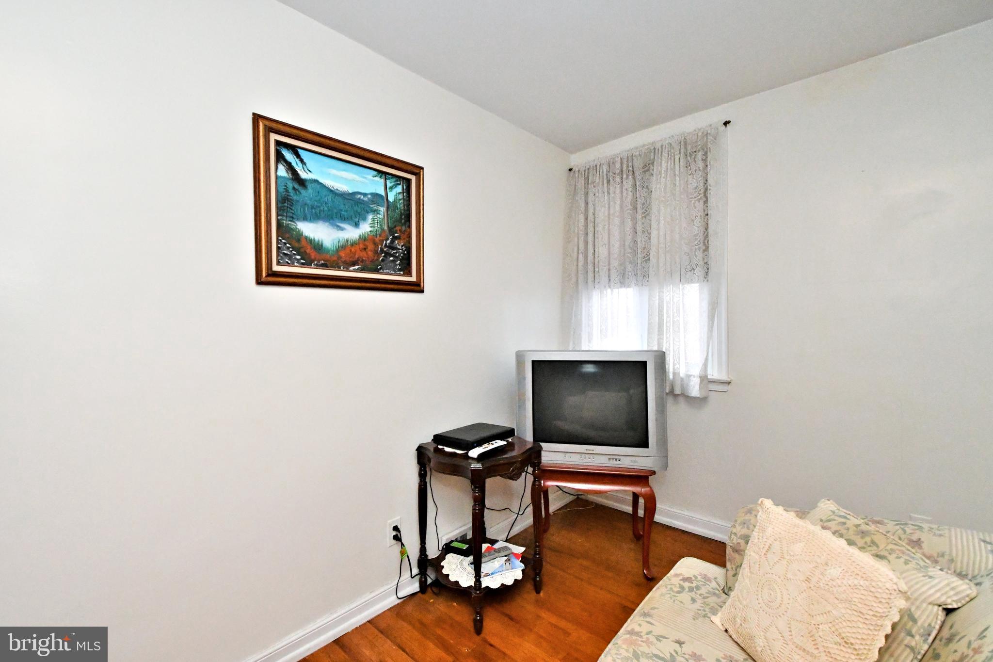 EAST OAK LANE - Residential