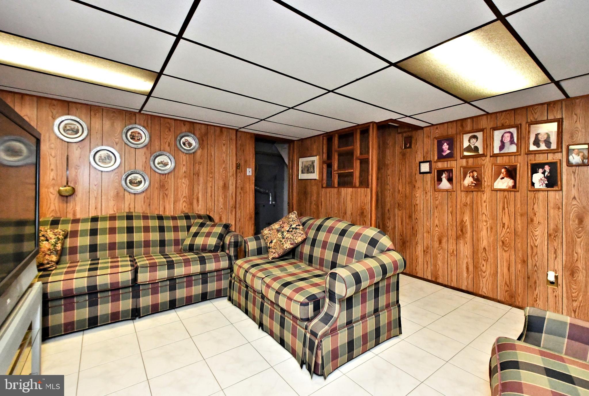 EAST OAK LANE - Residential