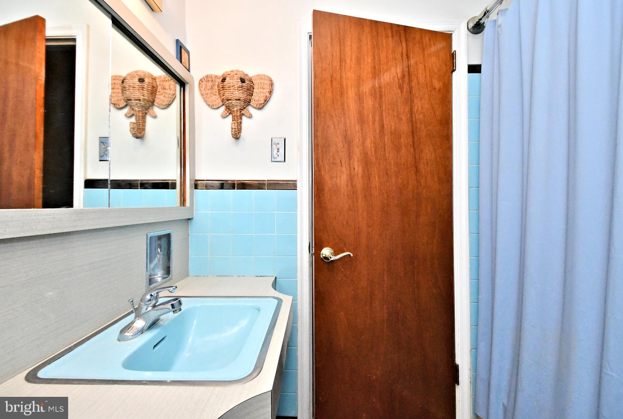 EAST OAK LANE - Residential