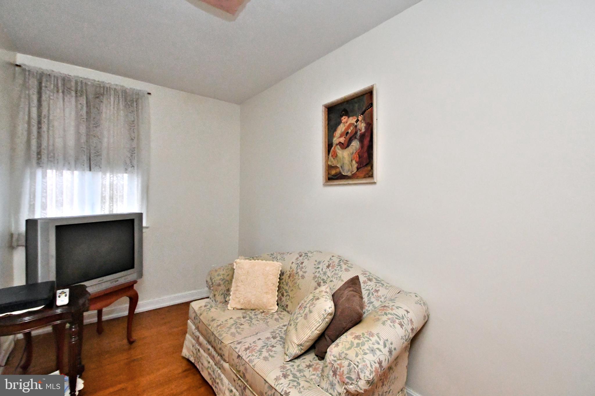 EAST OAK LANE - Residential