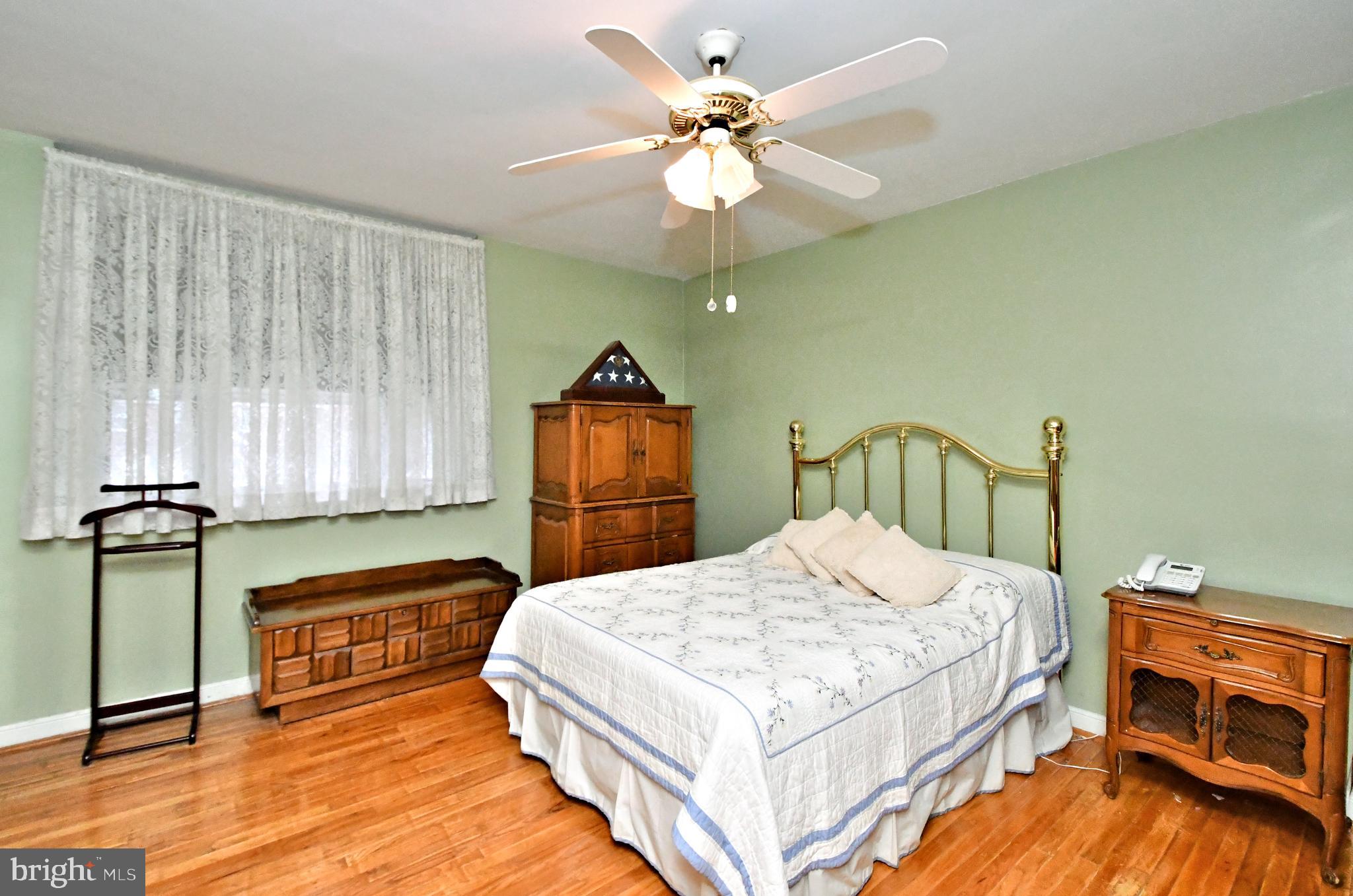 EAST OAK LANE - Residential