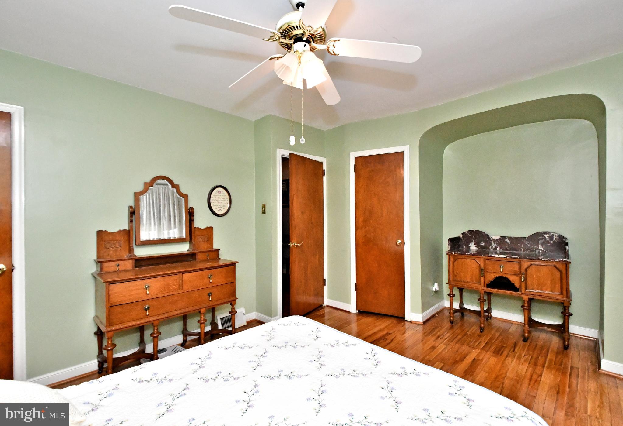 EAST OAK LANE - Residential