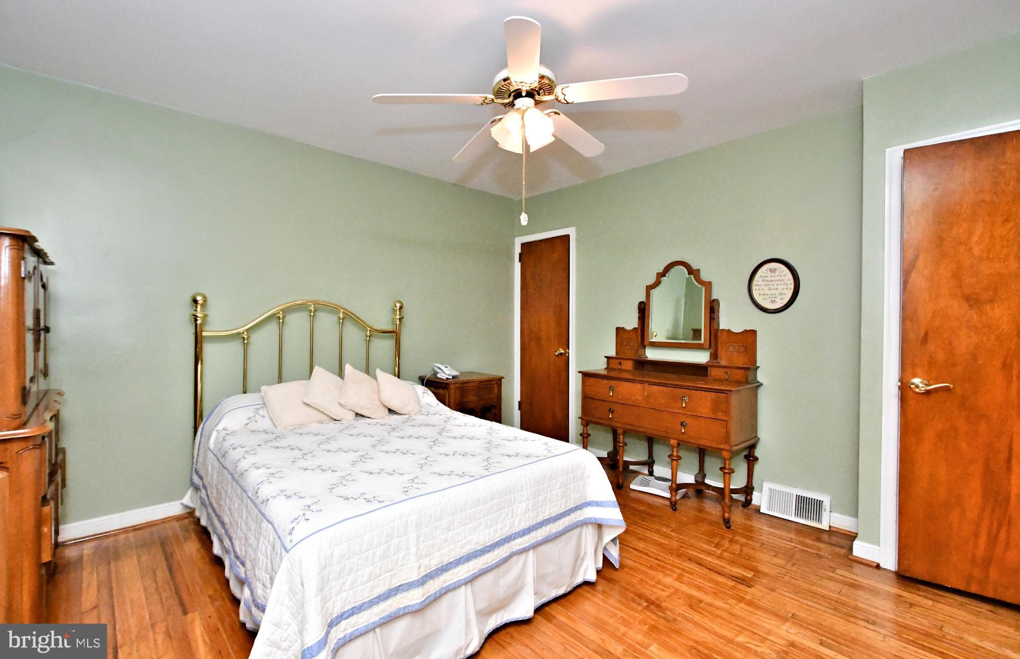 EAST OAK LANE - Residential