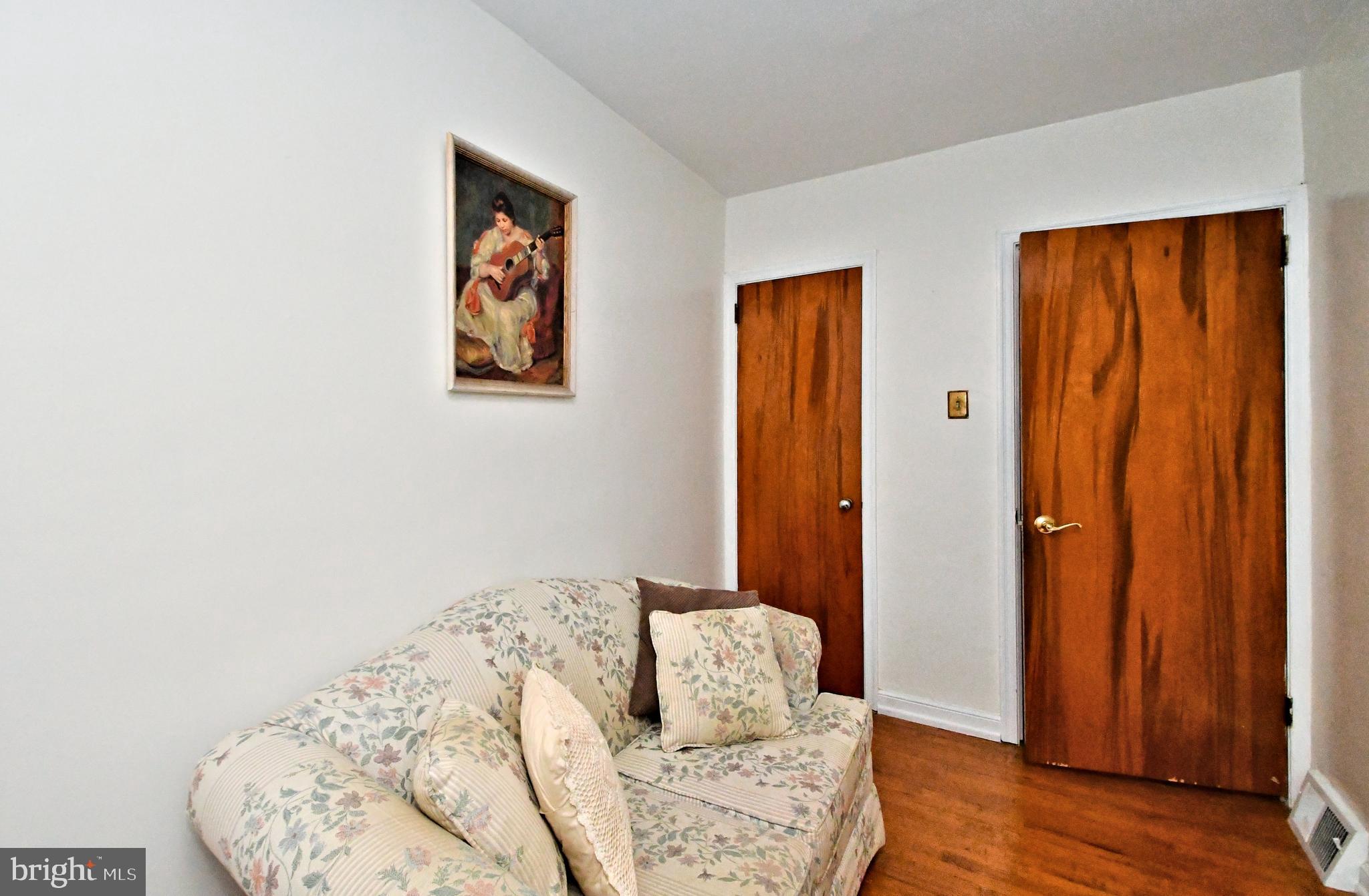 EAST OAK LANE - Residential