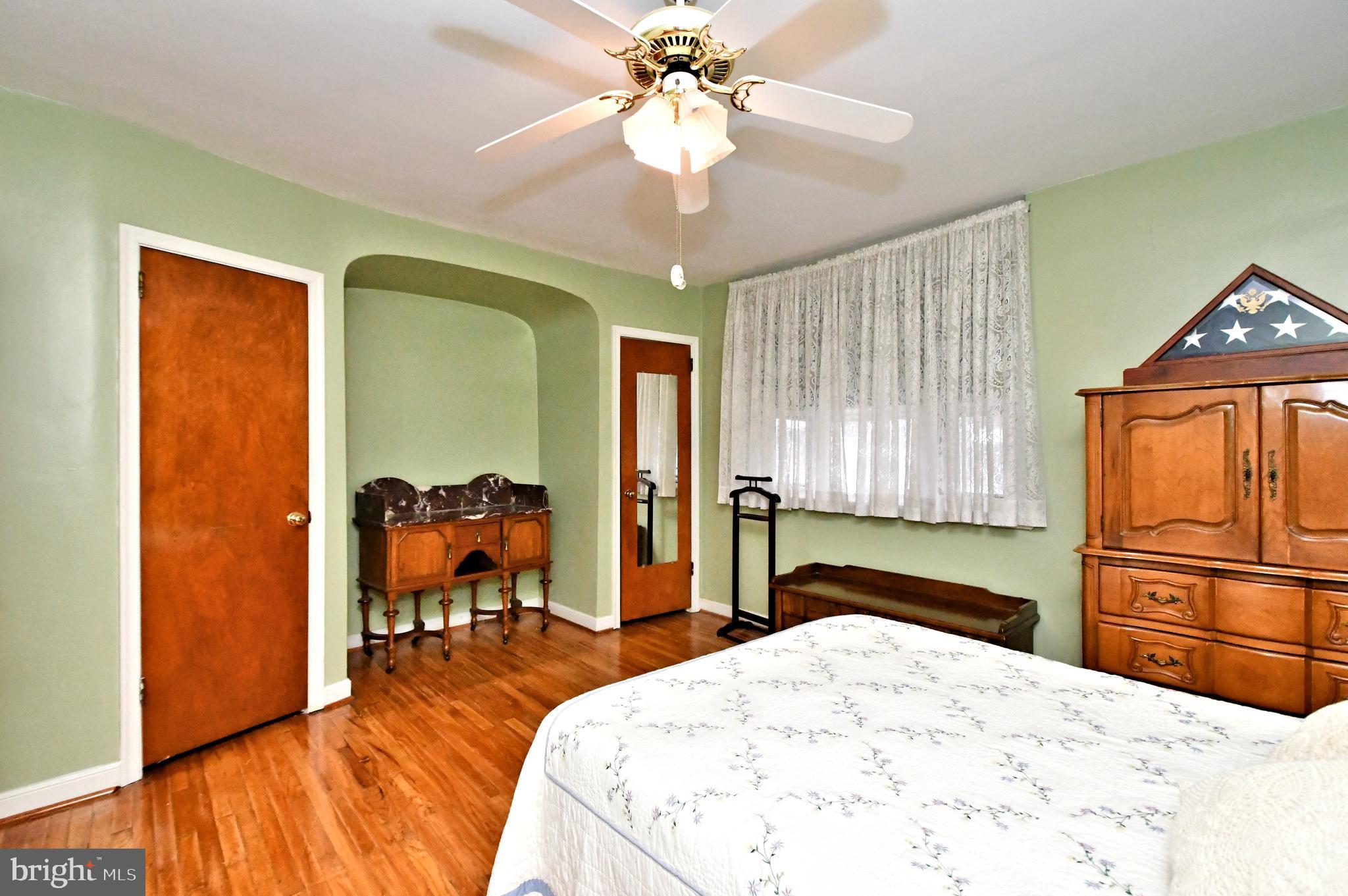 EAST OAK LANE - Residential