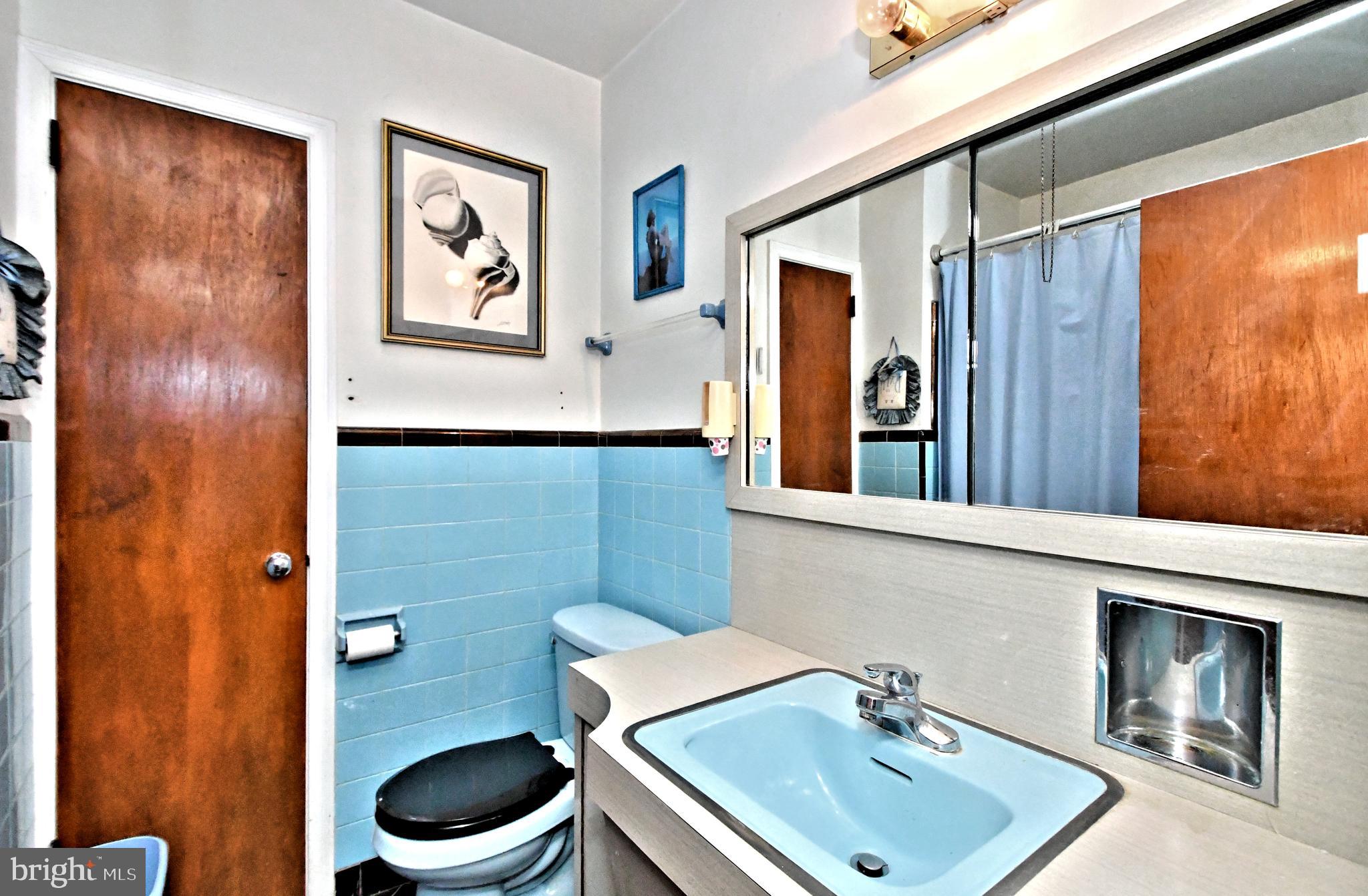 EAST OAK LANE - Residential