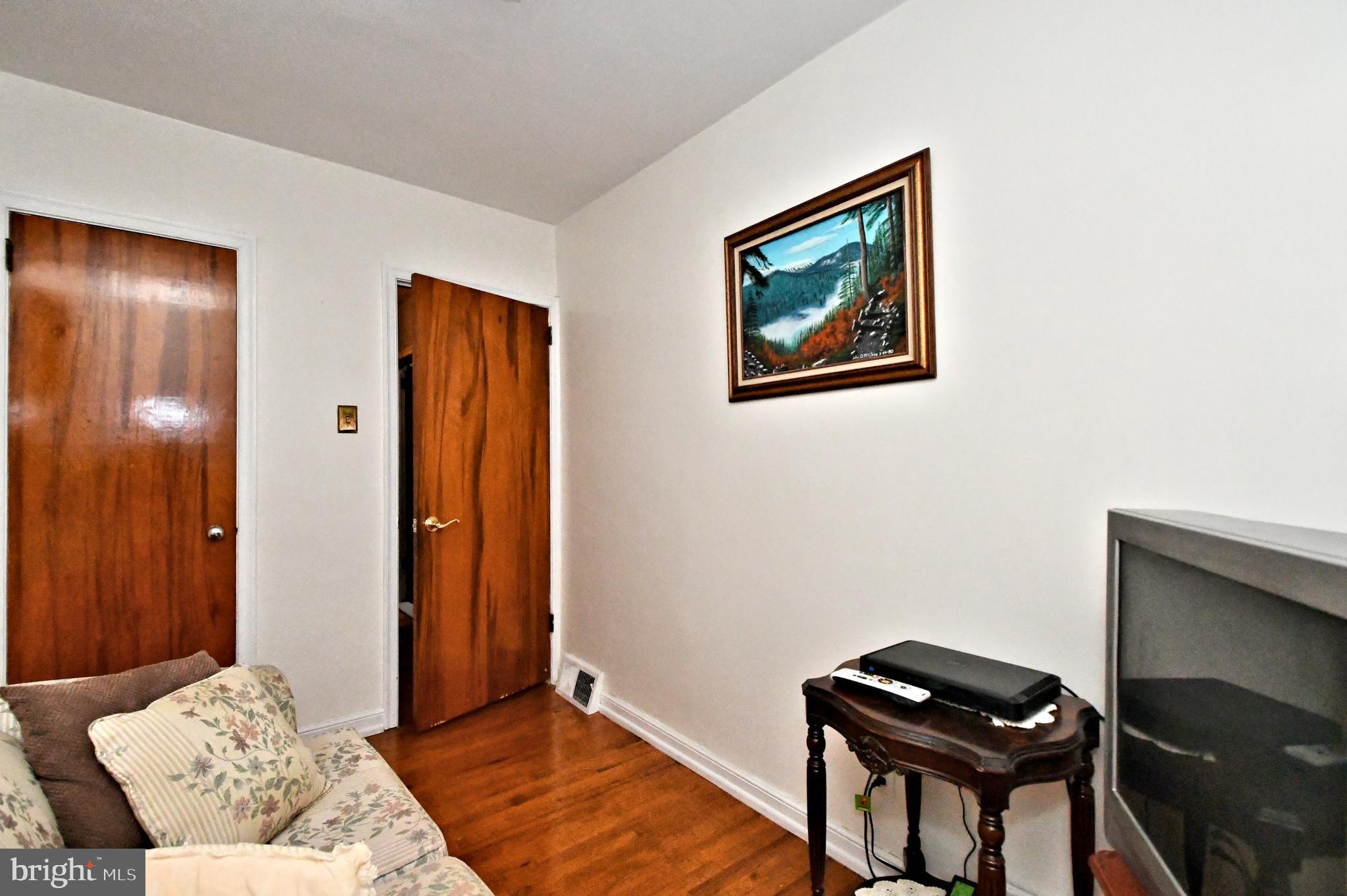 EAST OAK LANE - Residential