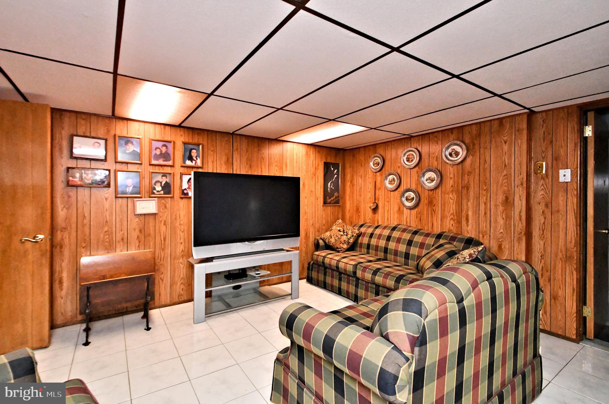 EAST OAK LANE - Residential