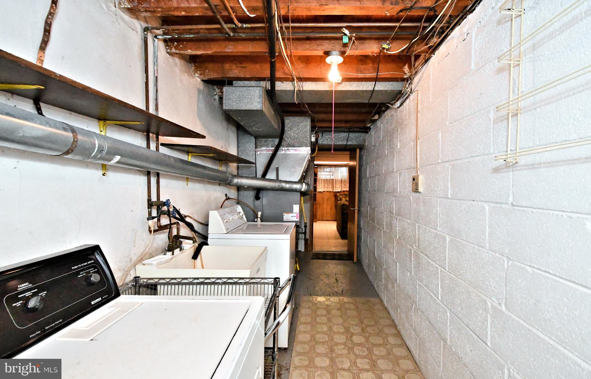 EAST OAK LANE - Residential