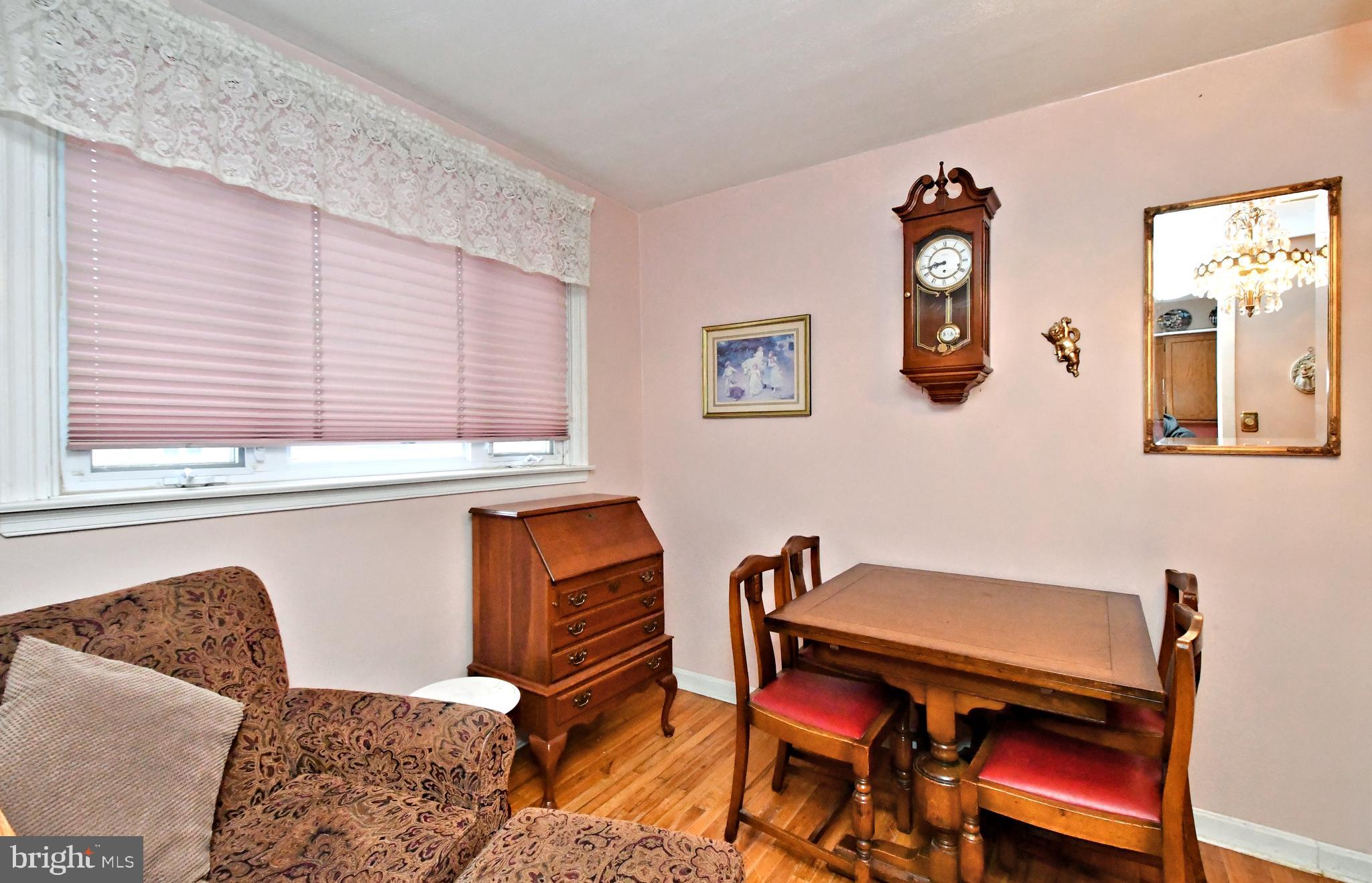 EAST OAK LANE - Residential