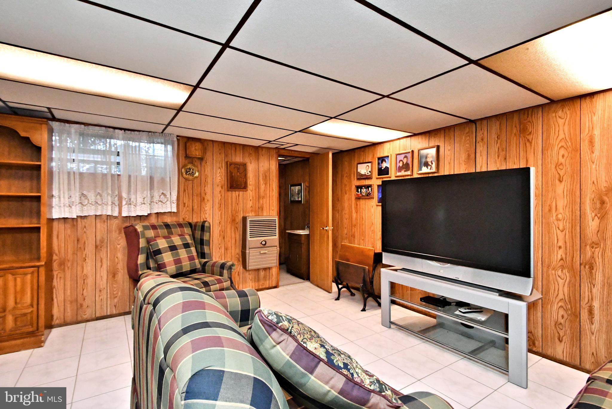 EAST OAK LANE - Residential