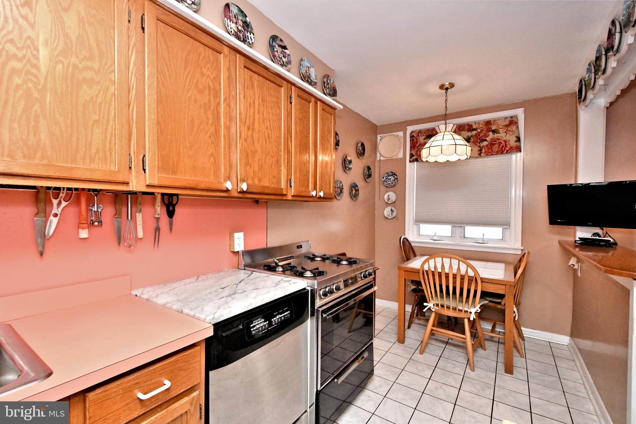 EAST OAK LANE - Residential