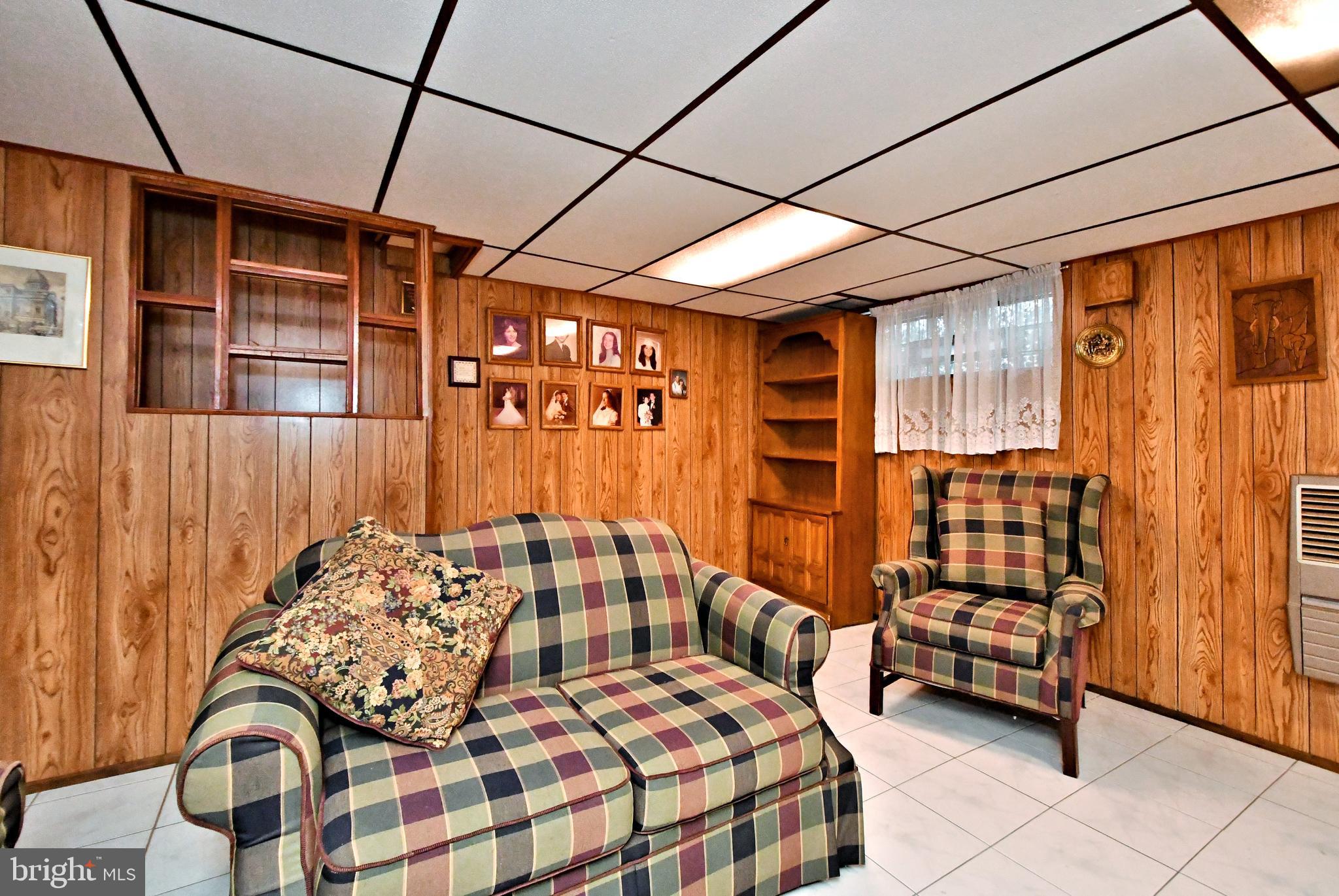 EAST OAK LANE - Residential