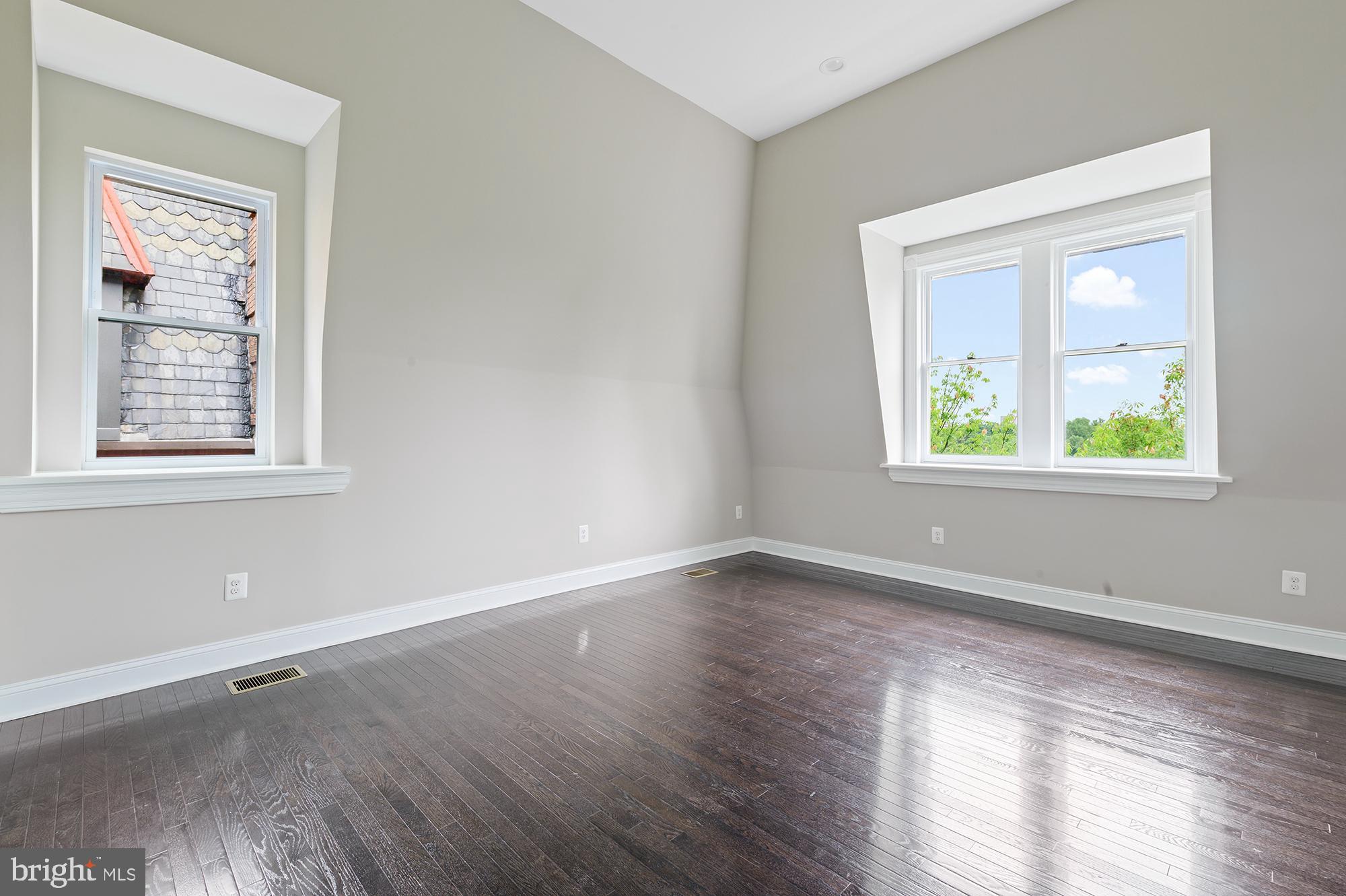 MOUNT ROYAL TERRACE - Residential