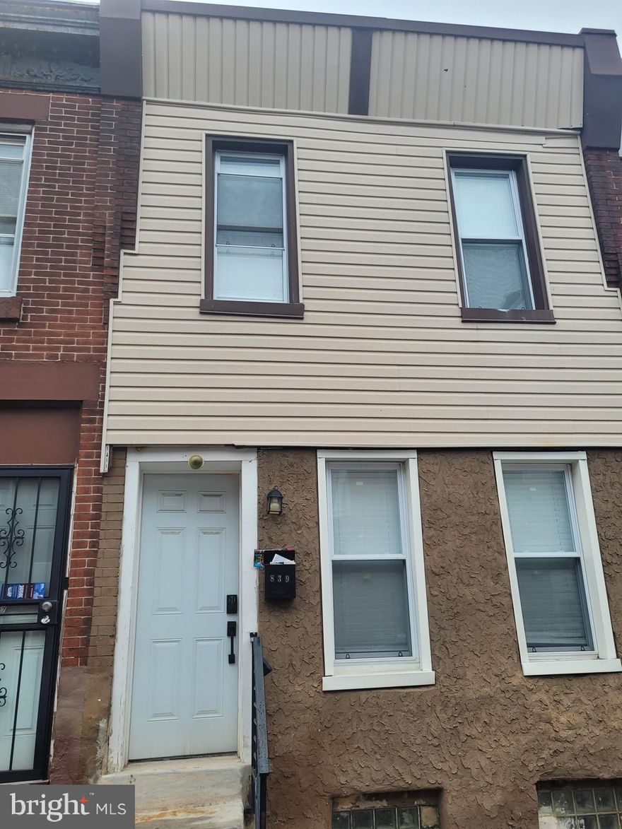 Welcome to 839 E Willard St! This property presents an excellent opportunity for savvy investors looking to capitalize on steady appreciation, rental income, or development potential. Whether you’re a seasoned investor seeking a stable asset or looking to leverage growth through strategic upgrades look no further, Reach out today!