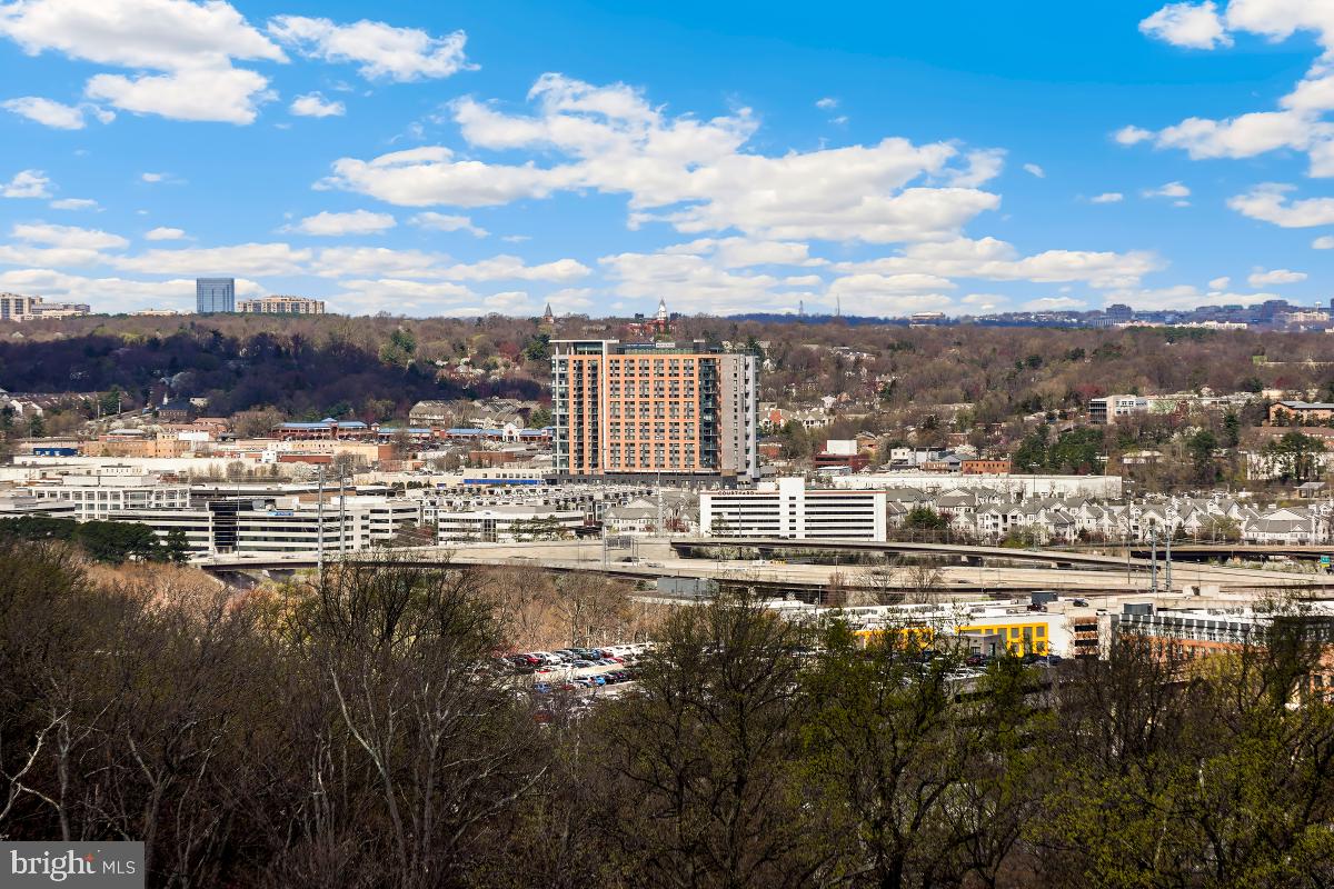 MONTEBELLO - Residential