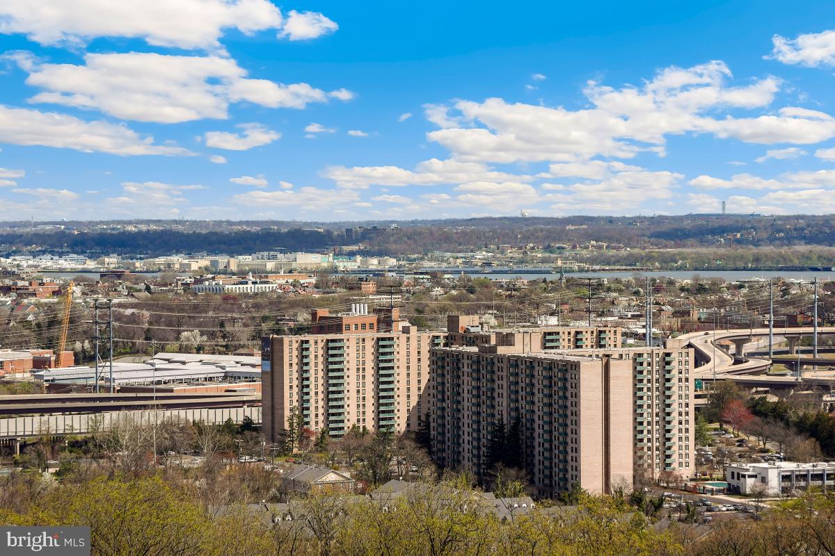 MONTEBELLO - Residential