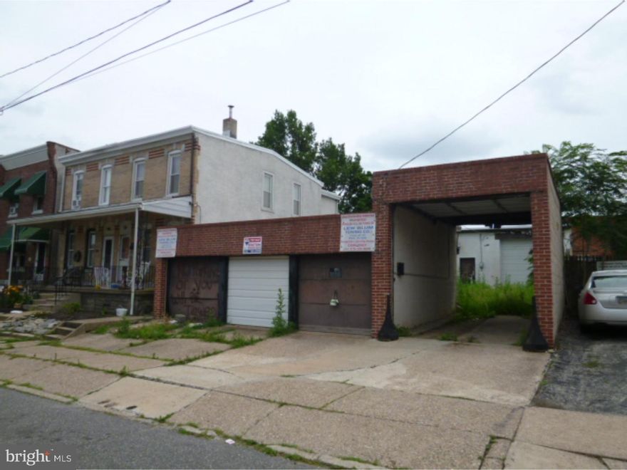 BACK ON MARKEtFRONT BUILDING: 3-Single Garages approx. .8' wide each  with curb cut REAR BUILDING: 2-Large garages (1. 15'9" wide / 2. 20' wide) COURT YARD: (app.33'5" X 35'9") modify stone surface  Property has 200 amp service and has many possible uses for a contractor, car buff, garage rentals, contractor warehouse, car detailing. All offers will be presented, property is ez to show and see.  $5000 deposit is required Owner will consider short term financing