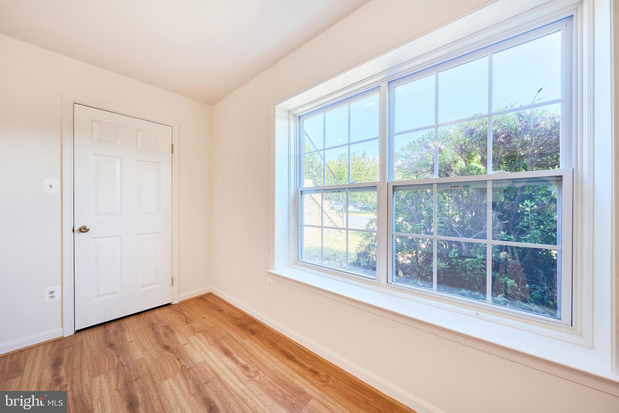 MIRROR RIDGE - Residential