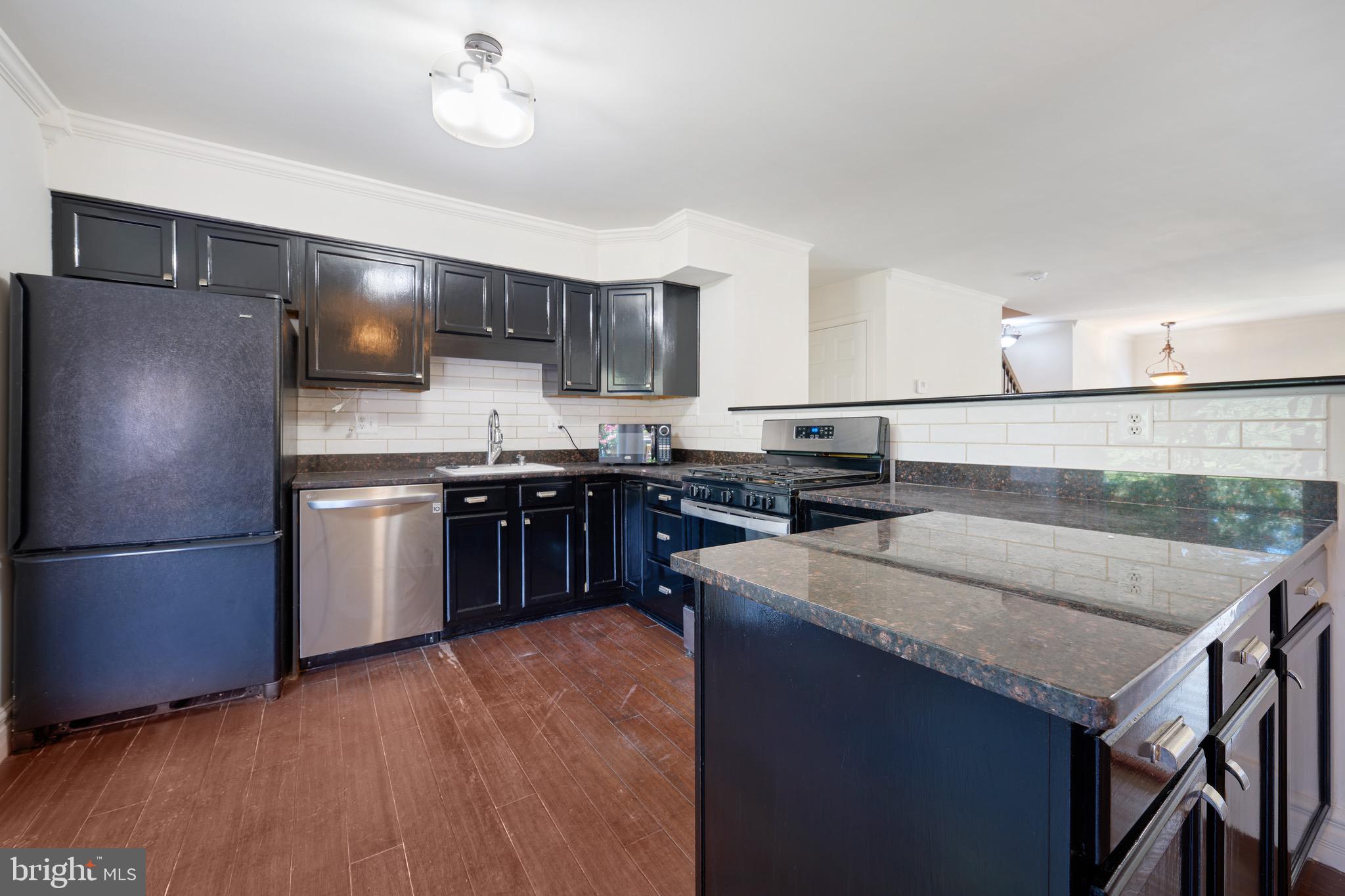 MIRROR RIDGE - Residential