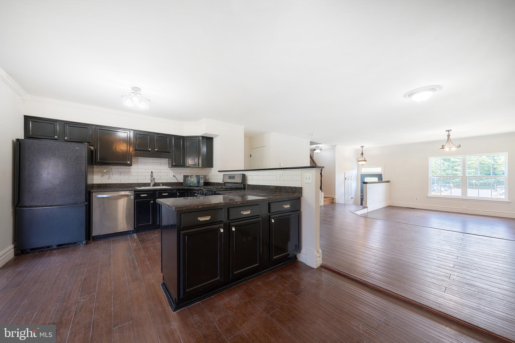 MIRROR RIDGE - Residential