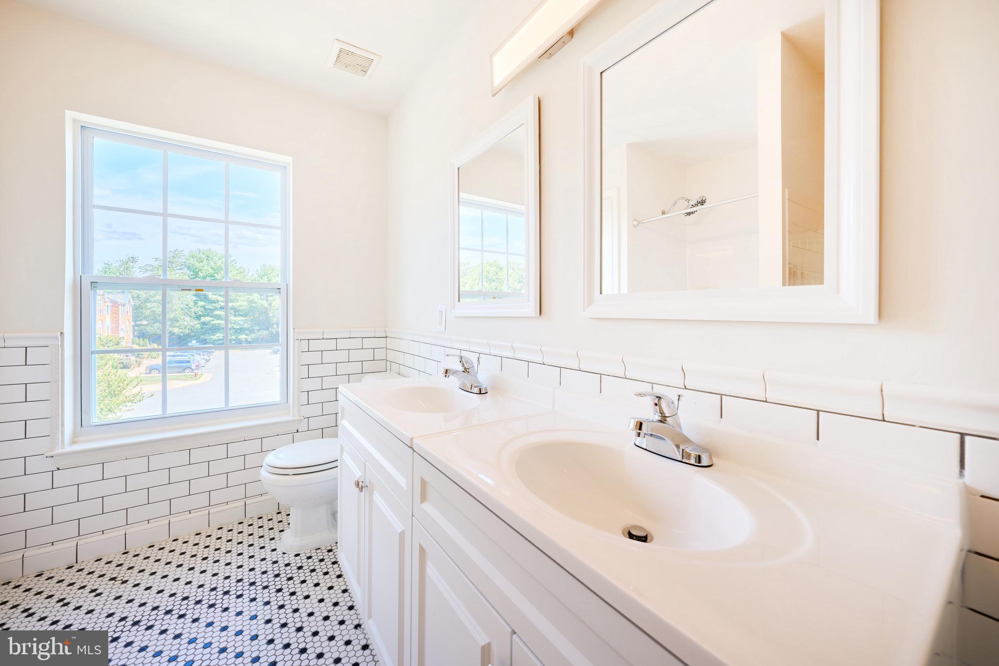 MIRROR RIDGE - Residential