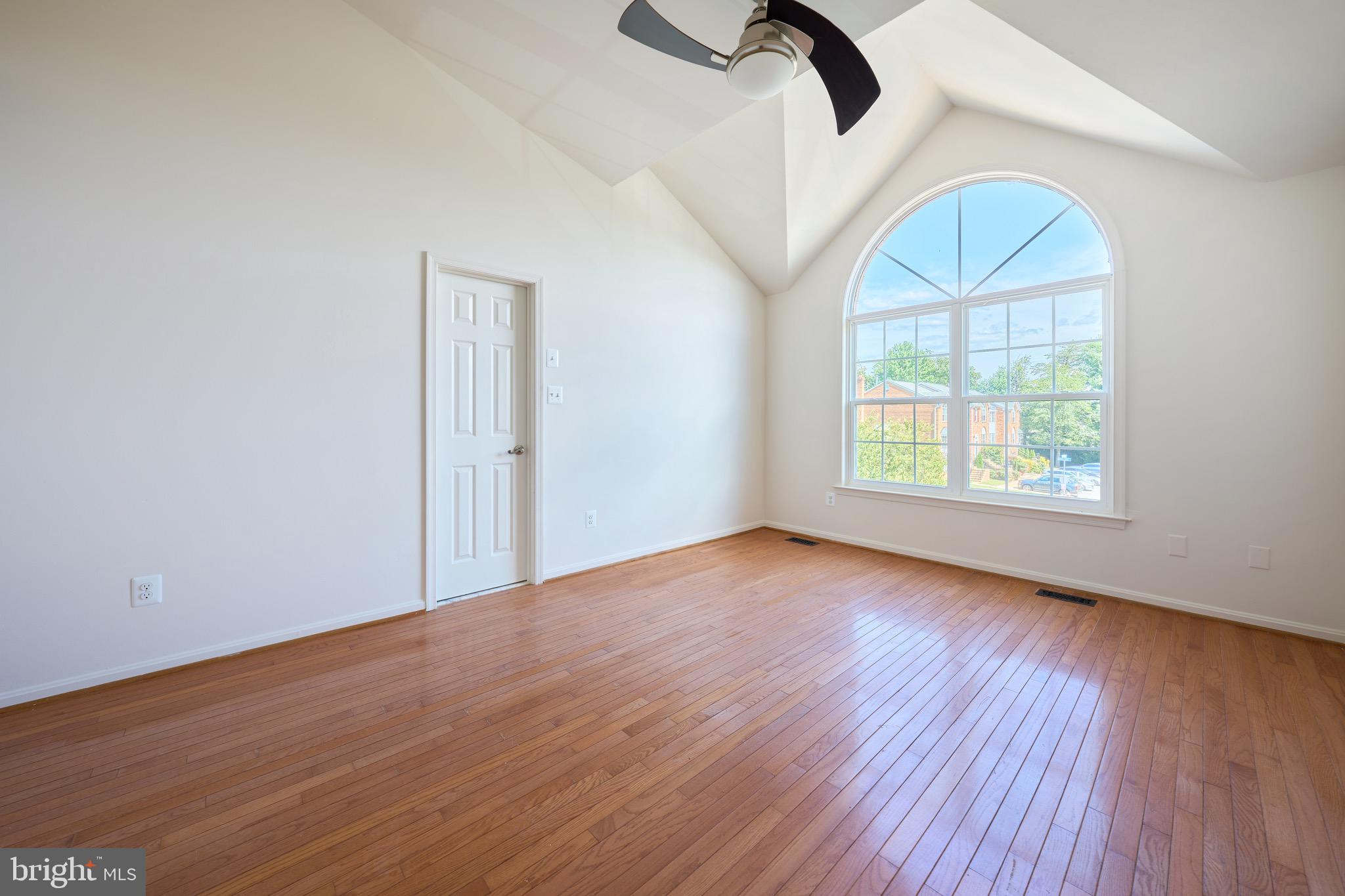 MIRROR RIDGE - Residential