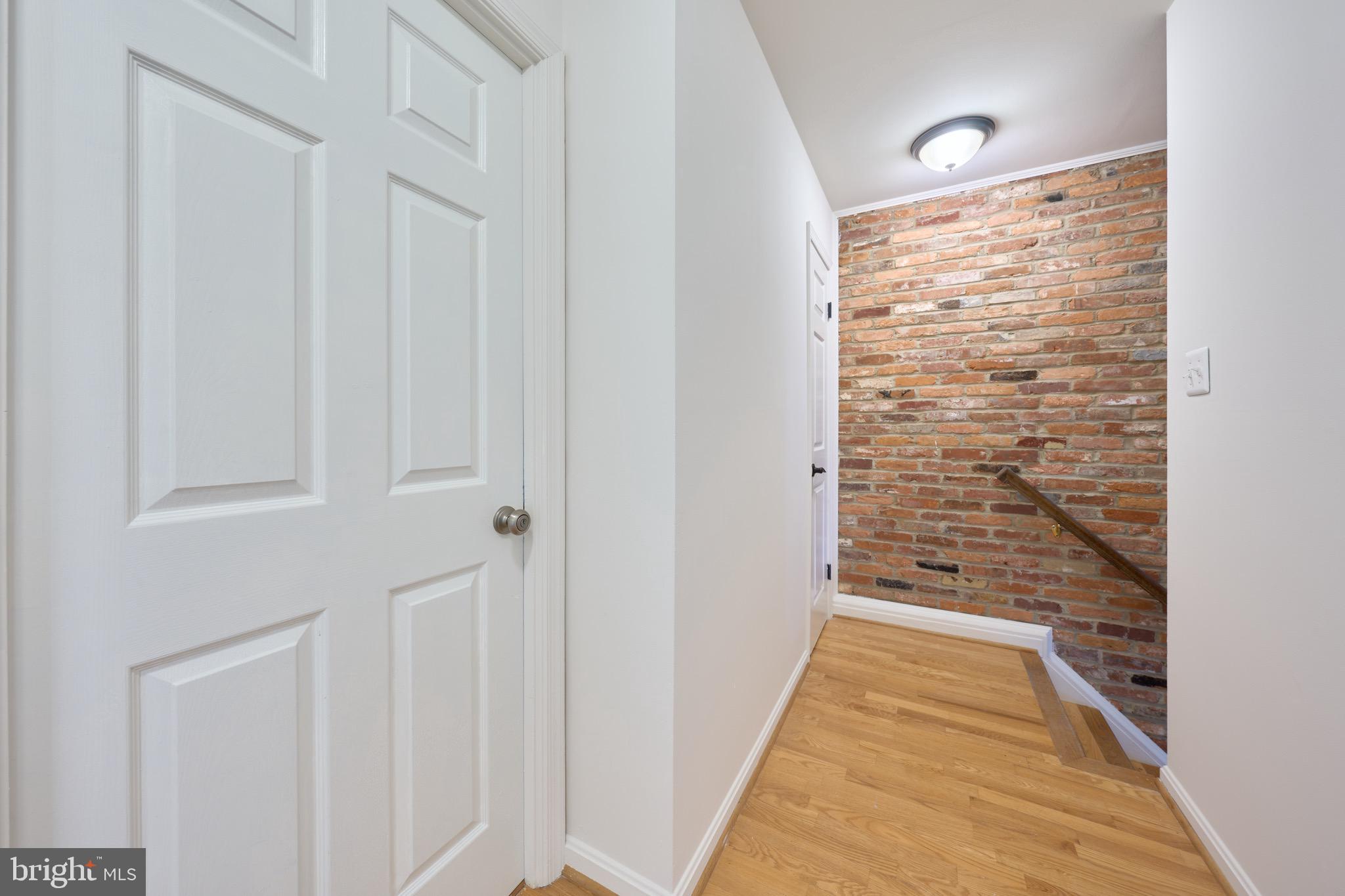 MIRROR RIDGE - Residential